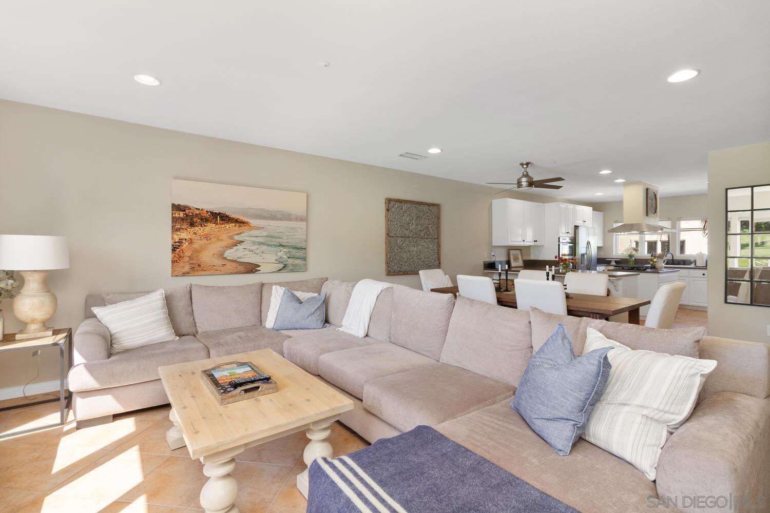 Detail Gallery Image 4 of 26 For 7517  Jerez  B, Carlsbad,  CA 92009 - 3 Beds | 3/1 Baths