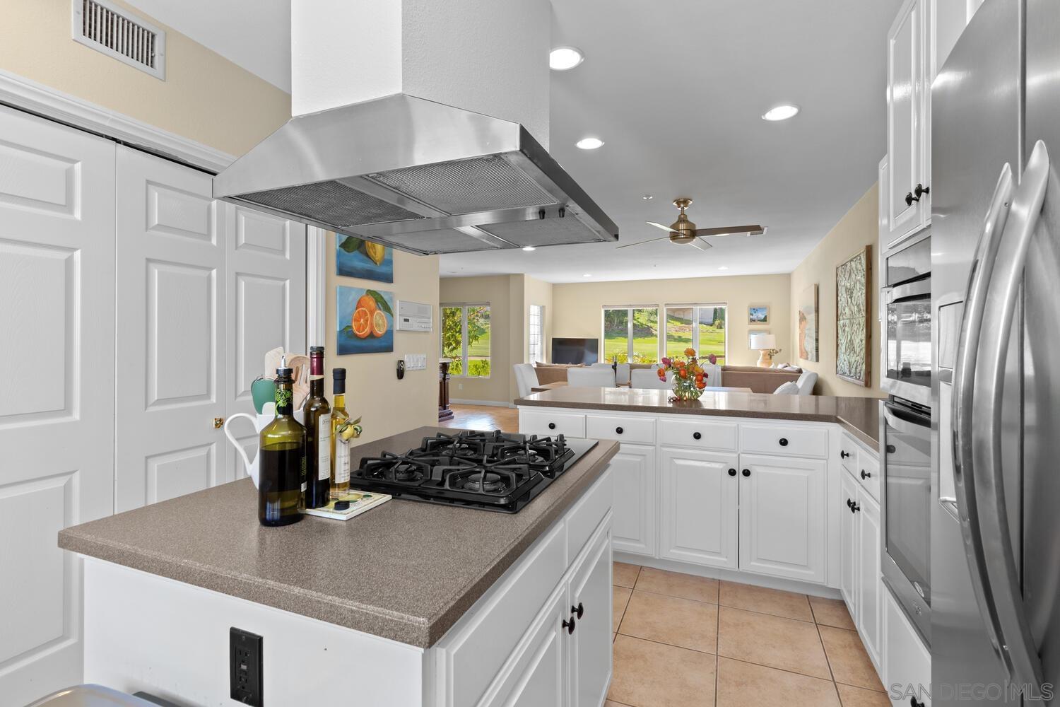 Detail Gallery Image 10 of 26 For 7517  Jerez  B, Carlsbad,  CA 92009 - 3 Beds | 3/1 Baths