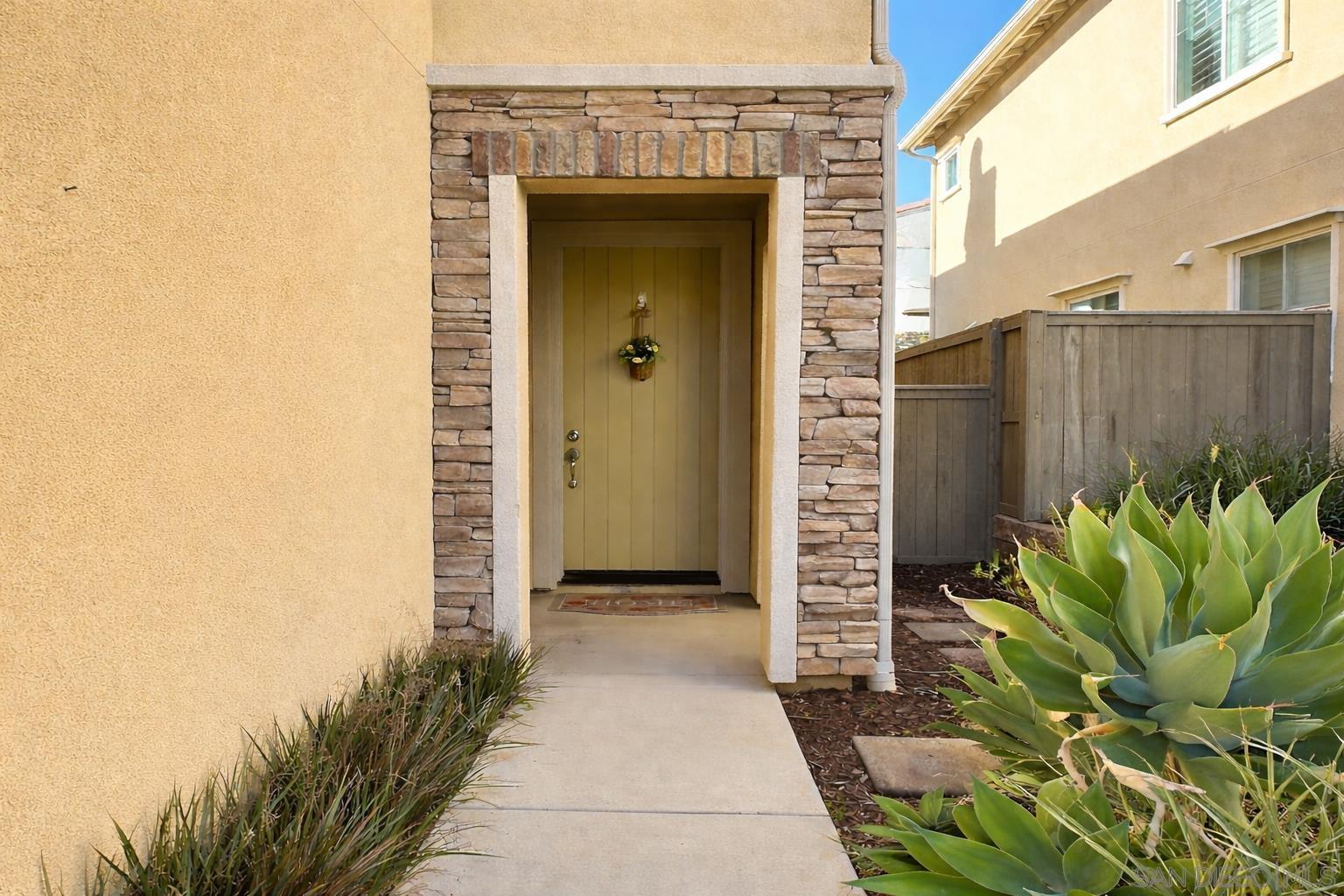 Detail Gallery Image 4 of 30 For 1132  Cherry Tree Lane, Vista,  CA 92084 - 4 Beds | 2/1 Baths