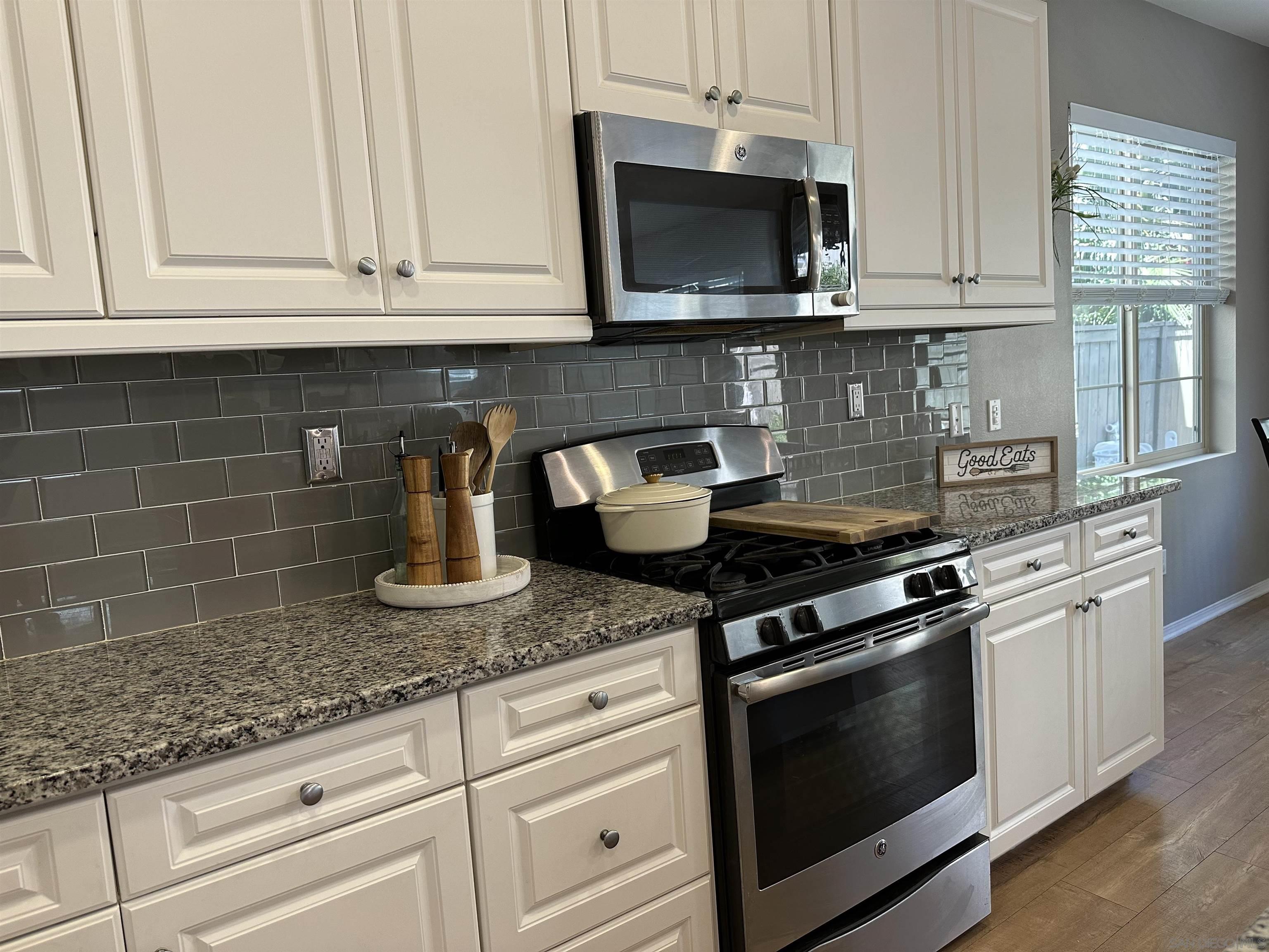 Detail Gallery Image 5 of 30 For 1132  Cherry Tree Lane, Vista,  CA 92084 - 4 Beds | 2/1 Baths