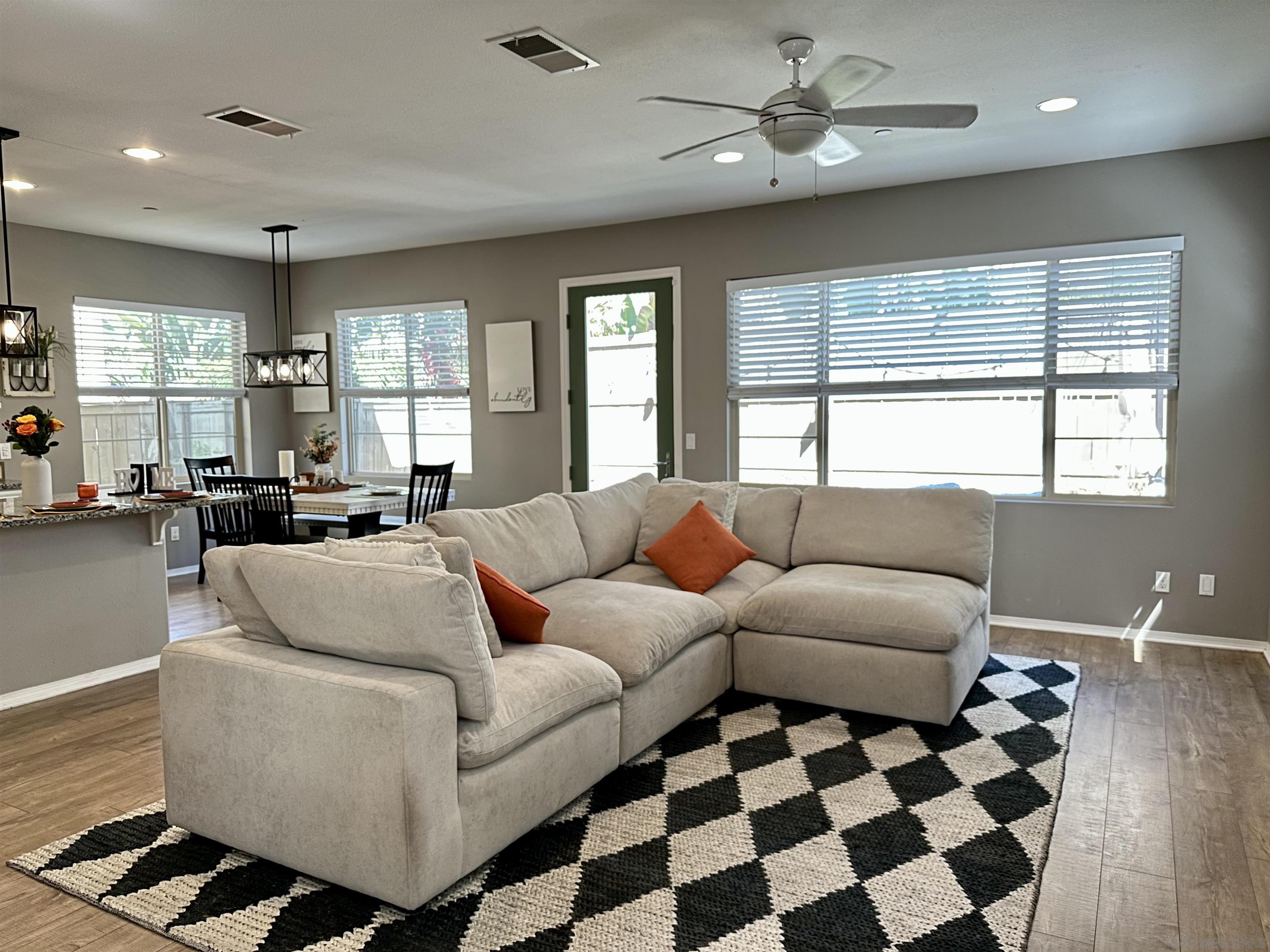 Detail Gallery Image 9 of 30 For 1132  Cherry Tree Lane, Vista,  CA 92084 - 4 Beds | 2/1 Baths