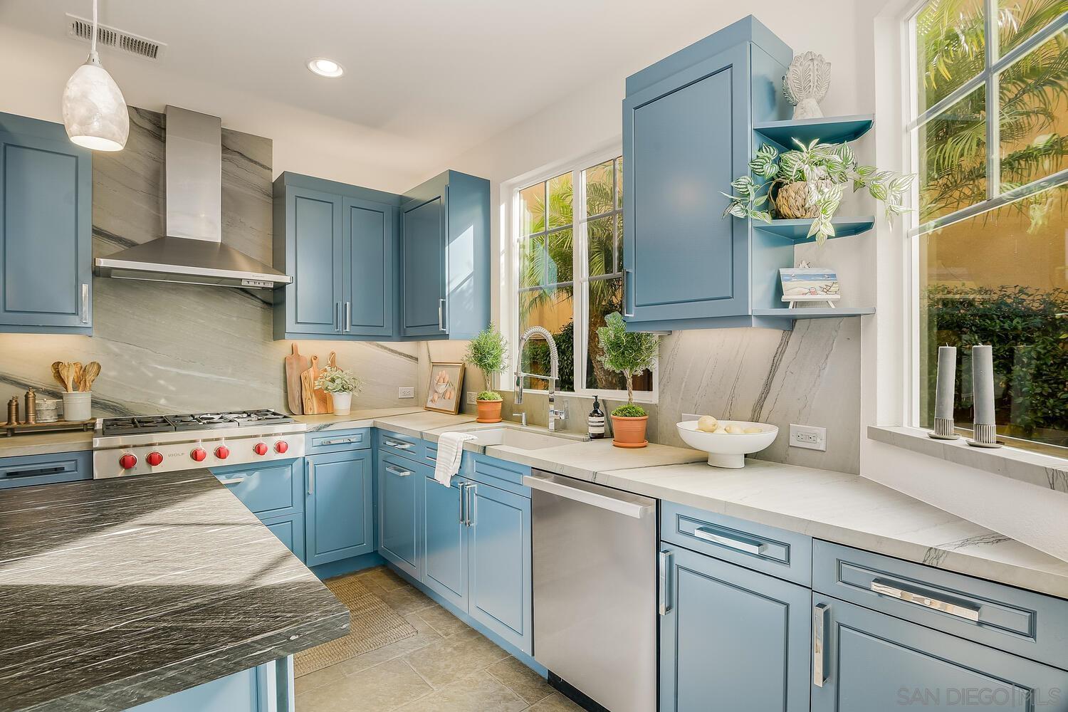 Detail Gallery Image 2 of 27 For 409 N Cedros Ave, Solana Beach,  CA 92075 - 4 Beds | 4 Baths