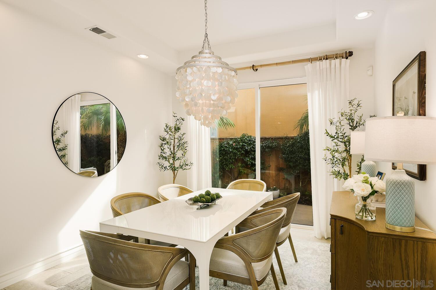 Detail Gallery Image 12 of 27 For 409 N Cedros Ave, Solana Beach,  CA 92075 - 4 Beds | 4 Baths