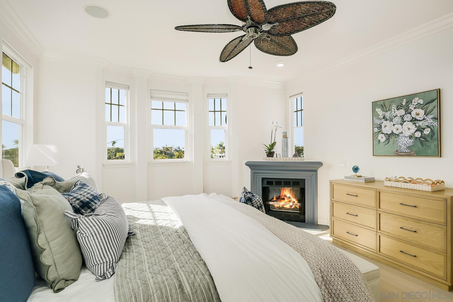 Detail Gallery Image 14 of 27 For 409 N Cedros Ave, Solana Beach,  CA 92075 - 4 Beds | 4 Baths