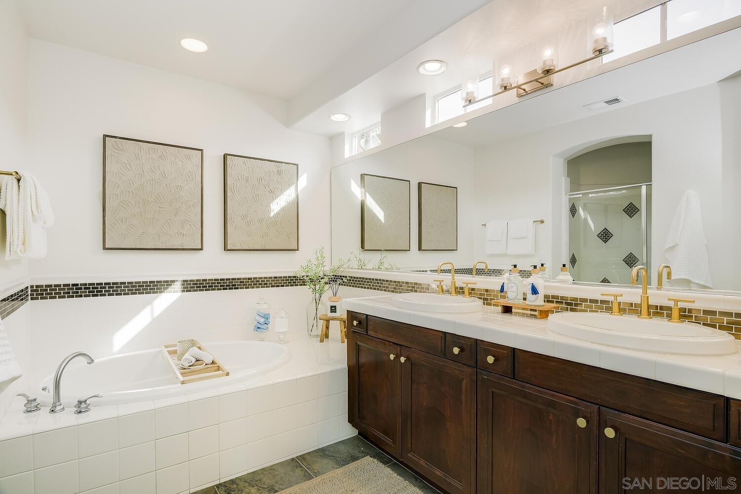 Detail Gallery Image 18 of 27 For 409 N Cedros Ave, Solana Beach,  CA 92075 - 4 Beds | 4 Baths