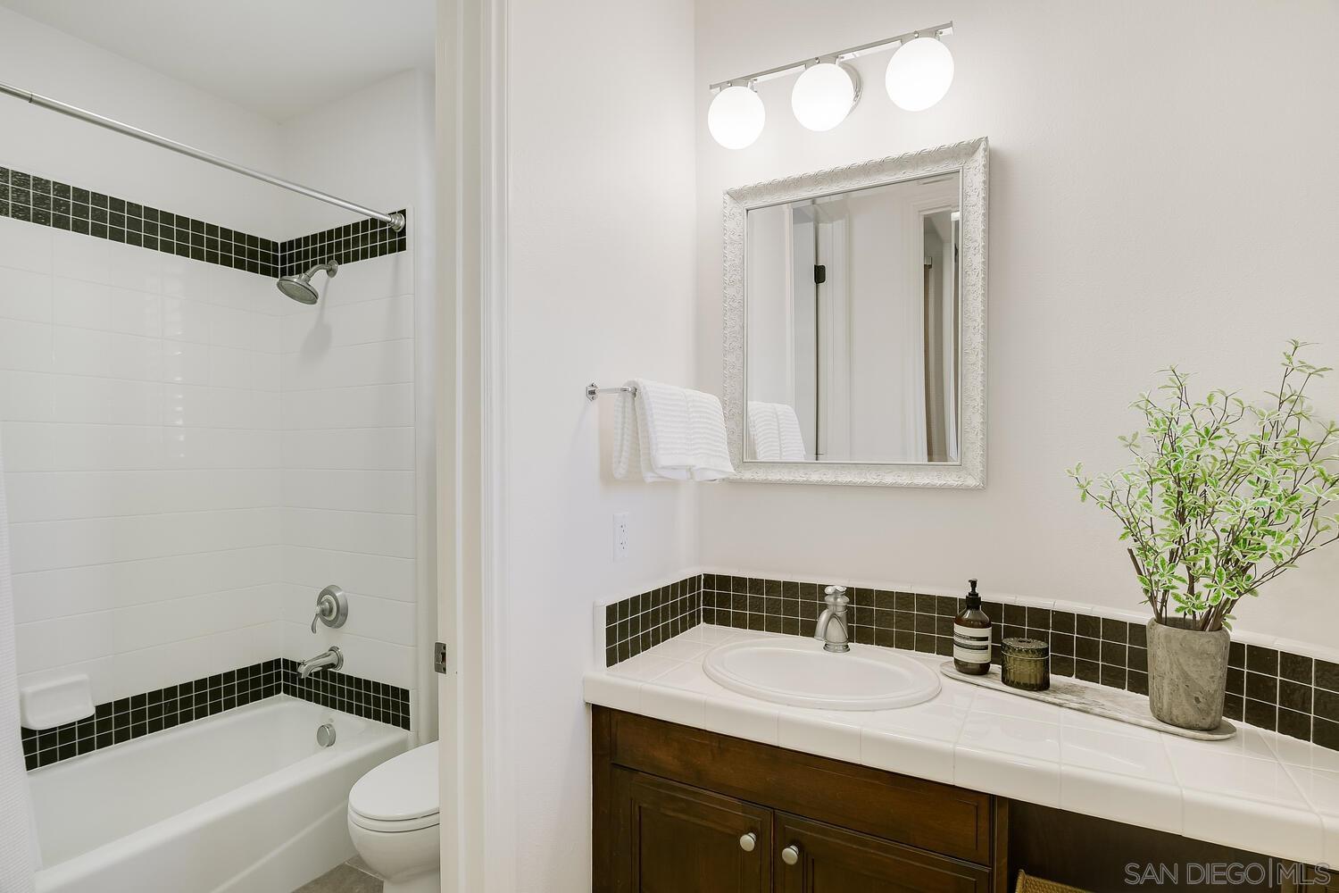 Detail Gallery Image 21 of 27 For 409 N Cedros Ave, Solana Beach,  CA 92075 - 4 Beds | 4 Baths