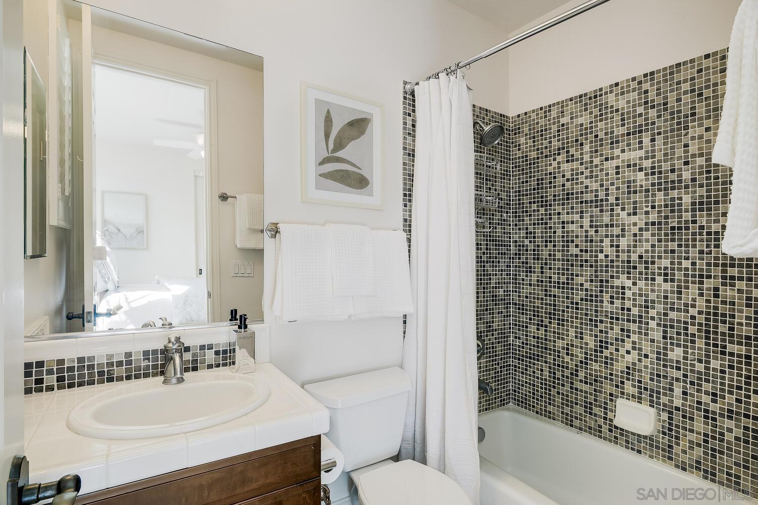 Detail Gallery Image 22 of 27 For 409 N Cedros Ave, Solana Beach,  CA 92075 - 4 Beds | 4 Baths