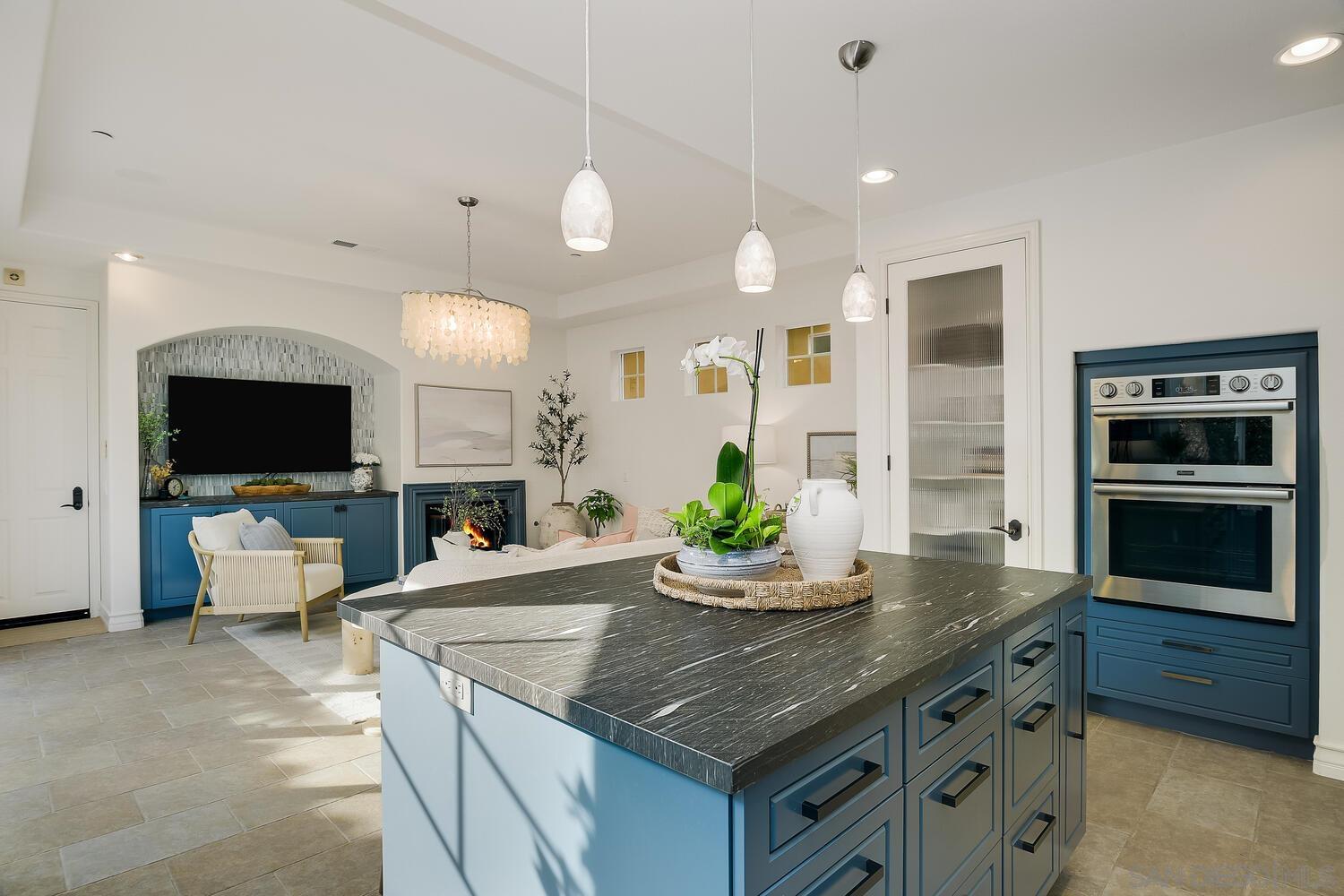 Detail Gallery Image 5 of 27 For 409 N Cedros Ave, Solana Beach,  CA 92075 - 4 Beds | 4 Baths