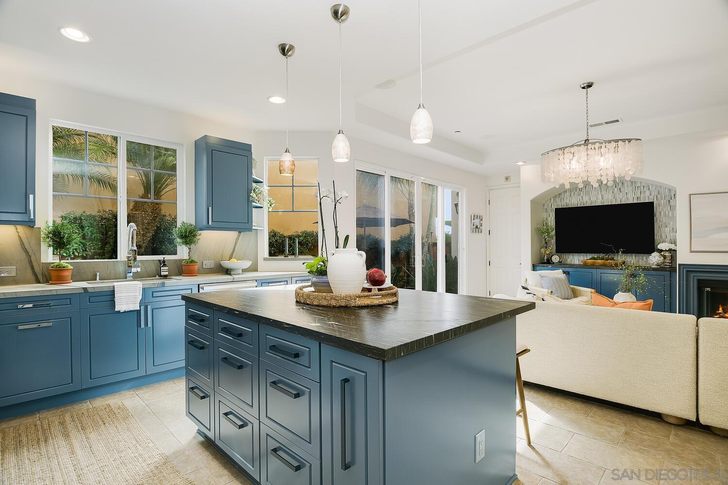 Detail Gallery Image 6 of 27 For 409 N Cedros Ave, Solana Beach,  CA 92075 - 4 Beds | 4 Baths