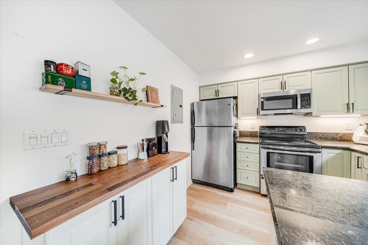 Detail Gallery Image 7 of 38 For 2624  Worden Street  #179,  San Diego,  CA 92110 - 2 Beds | 1/1 Baths