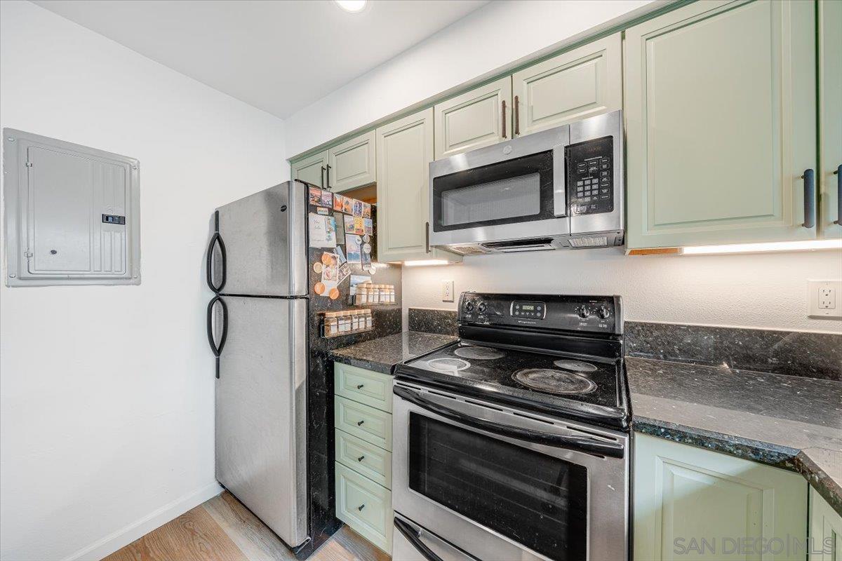 Detail Gallery Image 8 of 38 For 2624  Worden Street  #179,  San Diego,  CA 92110 - 2 Beds | 1/1 Baths