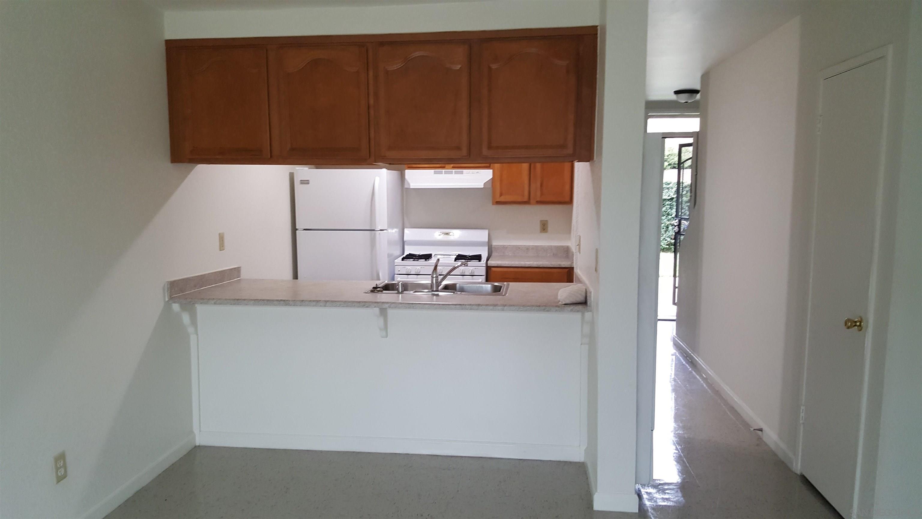 Detail Gallery Image 6 of 10 For 417 N Citrus Av  6, Escondido,  CA 92027 - 2 Beds | 1/1 Baths