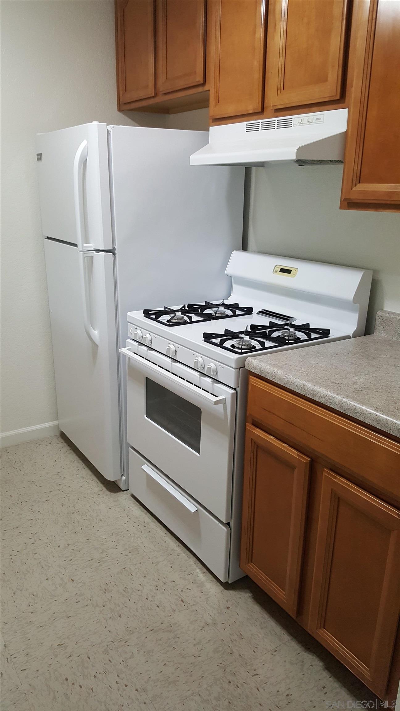 Detail Gallery Image 7 of 10 For 417 N Citrus Av  6, Escondido,  CA 92027 - 2 Beds | 1/1 Baths