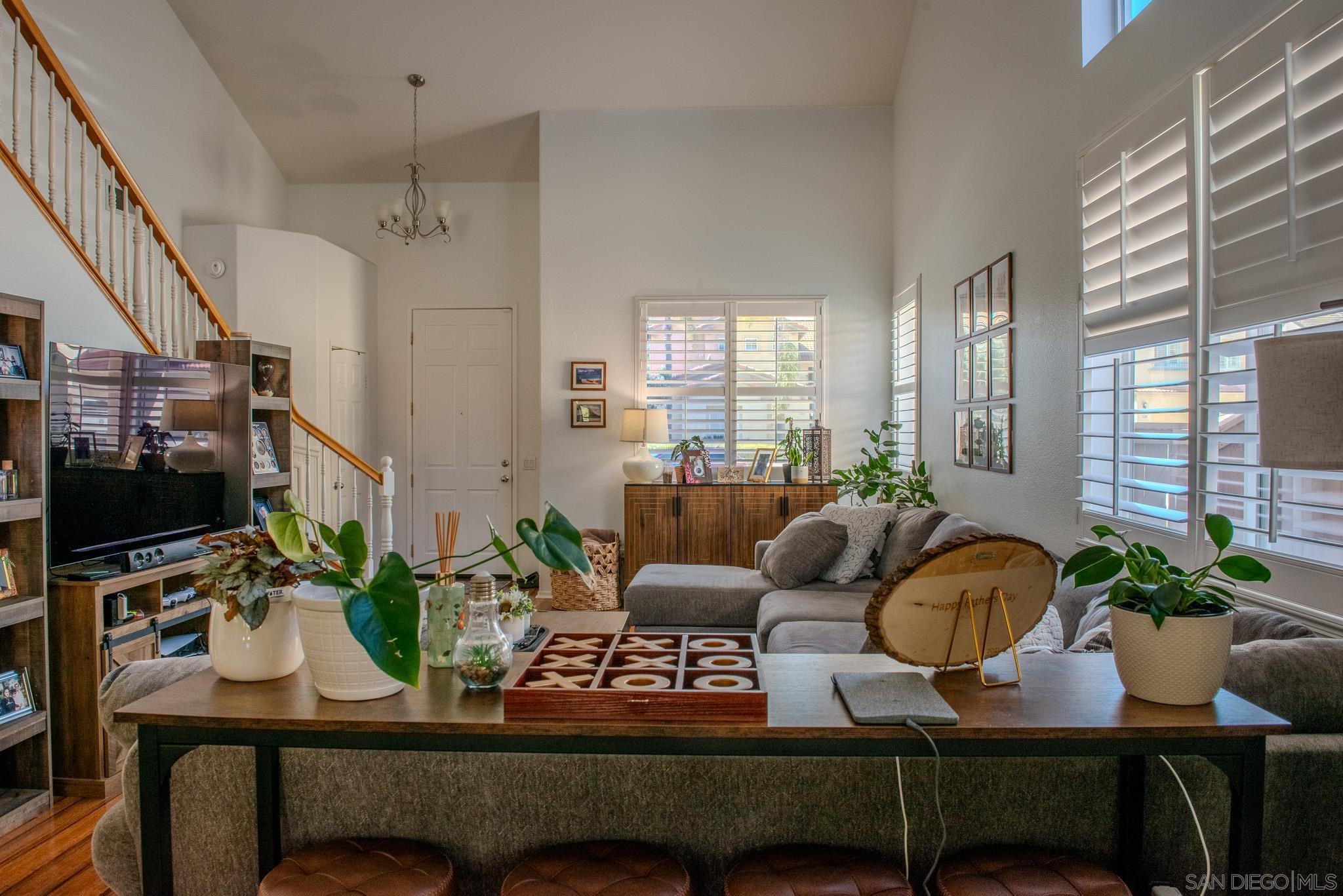 Detail Gallery Image 9 of 48 For 1129  Quinto Creek Pl, Chula Vista,  CA 91913 - 4 Beds | 3/1 Baths