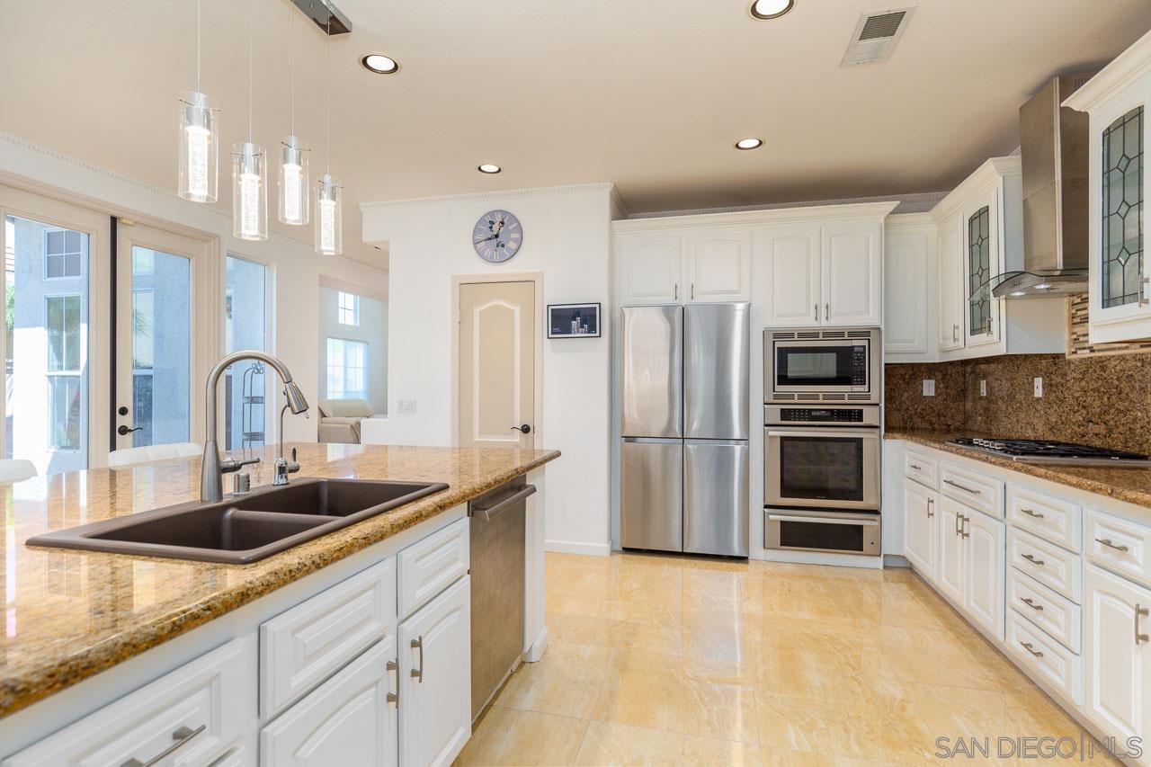 Detail Gallery Image 14 of 44 For 1175  Santa Olivia, Chula Vista,  CA 91913 - 5 Beds | 3 Baths