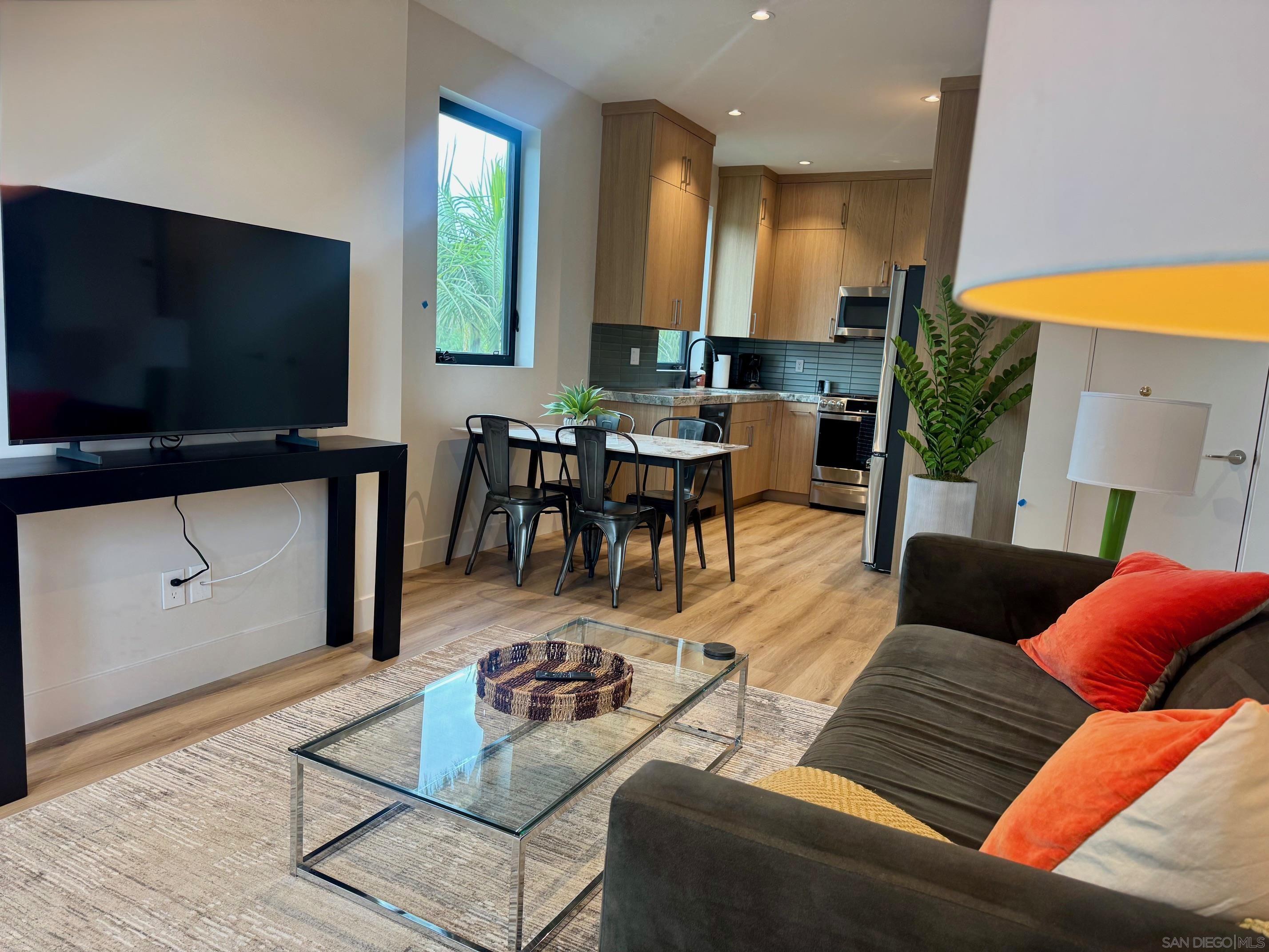 Detail Gallery Image 3 of 21 For 8168  Paseo Del Ocaso, La Jolla,  CA 92037 - 1 Beds | 1 Baths