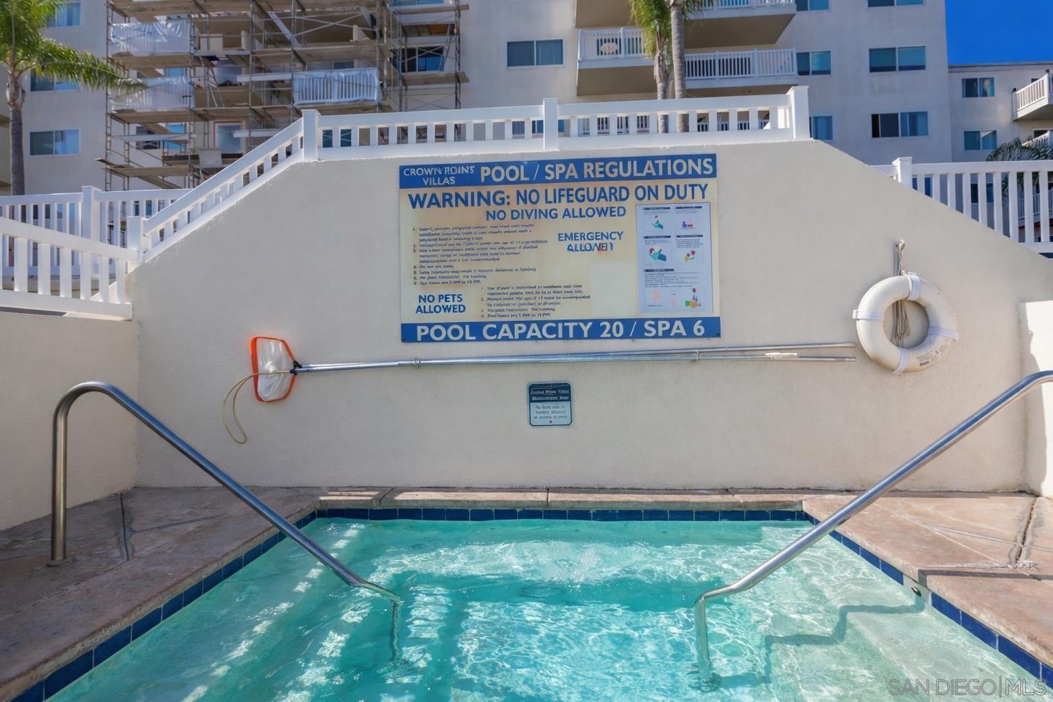 Detail Gallery Image 2 of 17 For 3999  Crown Point Dr  #29,  San Diego,  CA 92109 - 2 Beds | 2 Baths