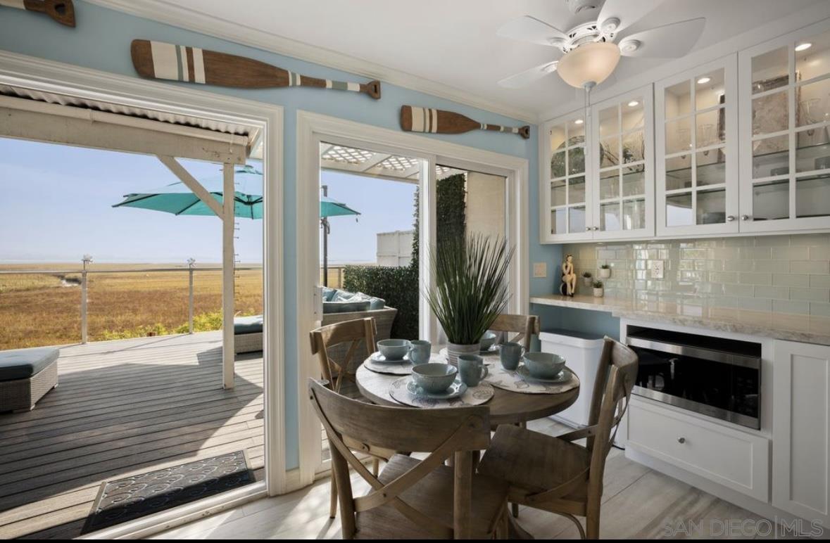 Detail Gallery Image 5 of 17 For 3999  Crown Point Dr  #29,  San Diego,  CA 92109 - 2 Beds | 2 Baths