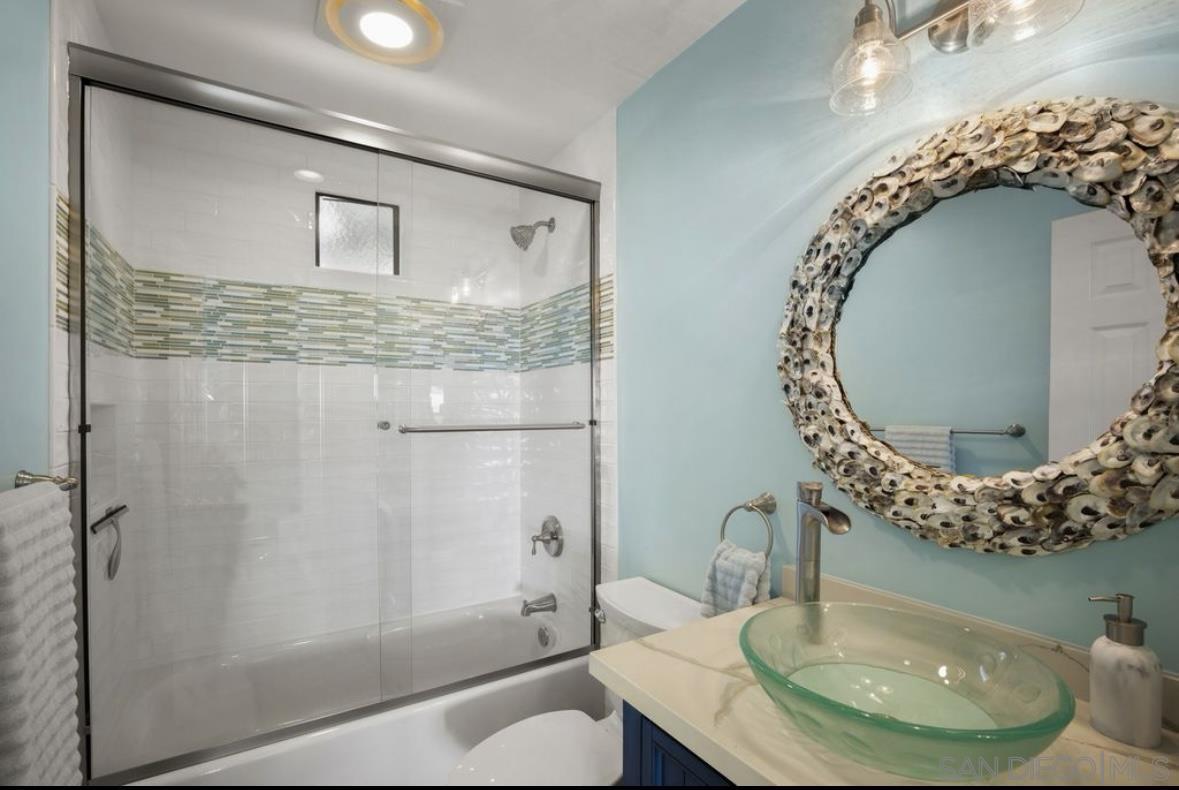 Detail Gallery Image 10 of 17 For 3999  Crown Point Dr  #29,  San Diego,  CA 92109 - 2 Beds | 2 Baths