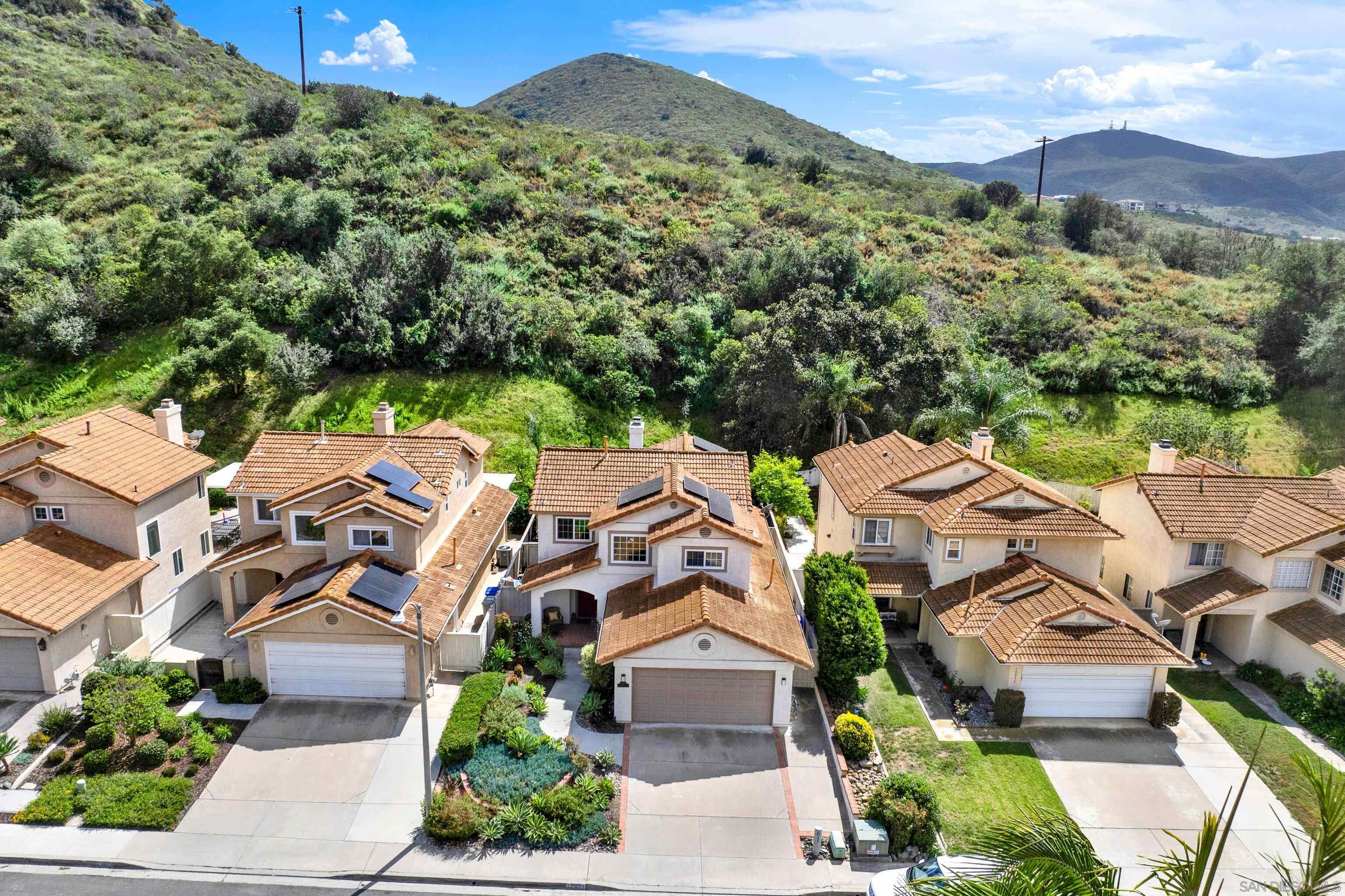 Detail Gallery Image 2 of 70 For 10961  Avenida De Los Lobos, San Diego,  CA 92127 - 4 Beds | 2/1 Baths