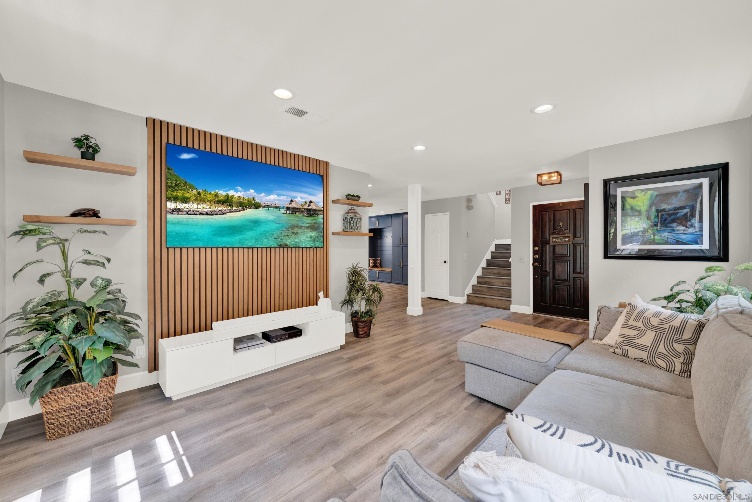 Detail Gallery Image 11 of 70 For 10961  Avenida De Los Lobos, San Diego,  CA 92127 - 4 Beds | 2/1 Baths