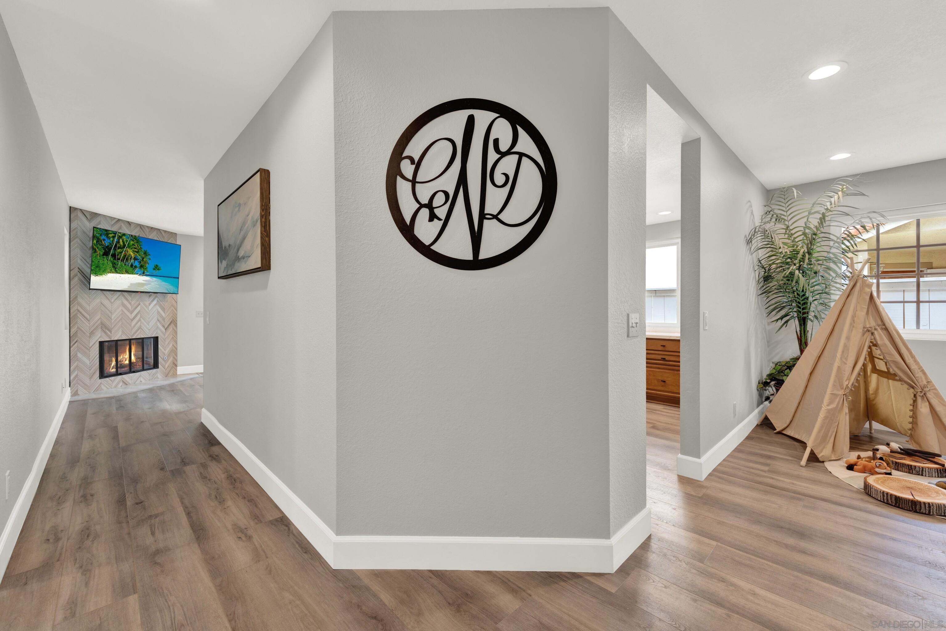 Detail Gallery Image 12 of 70 For 10961  Avenida De Los Lobos, San Diego,  CA 92127 - 4 Beds | 2/1 Baths