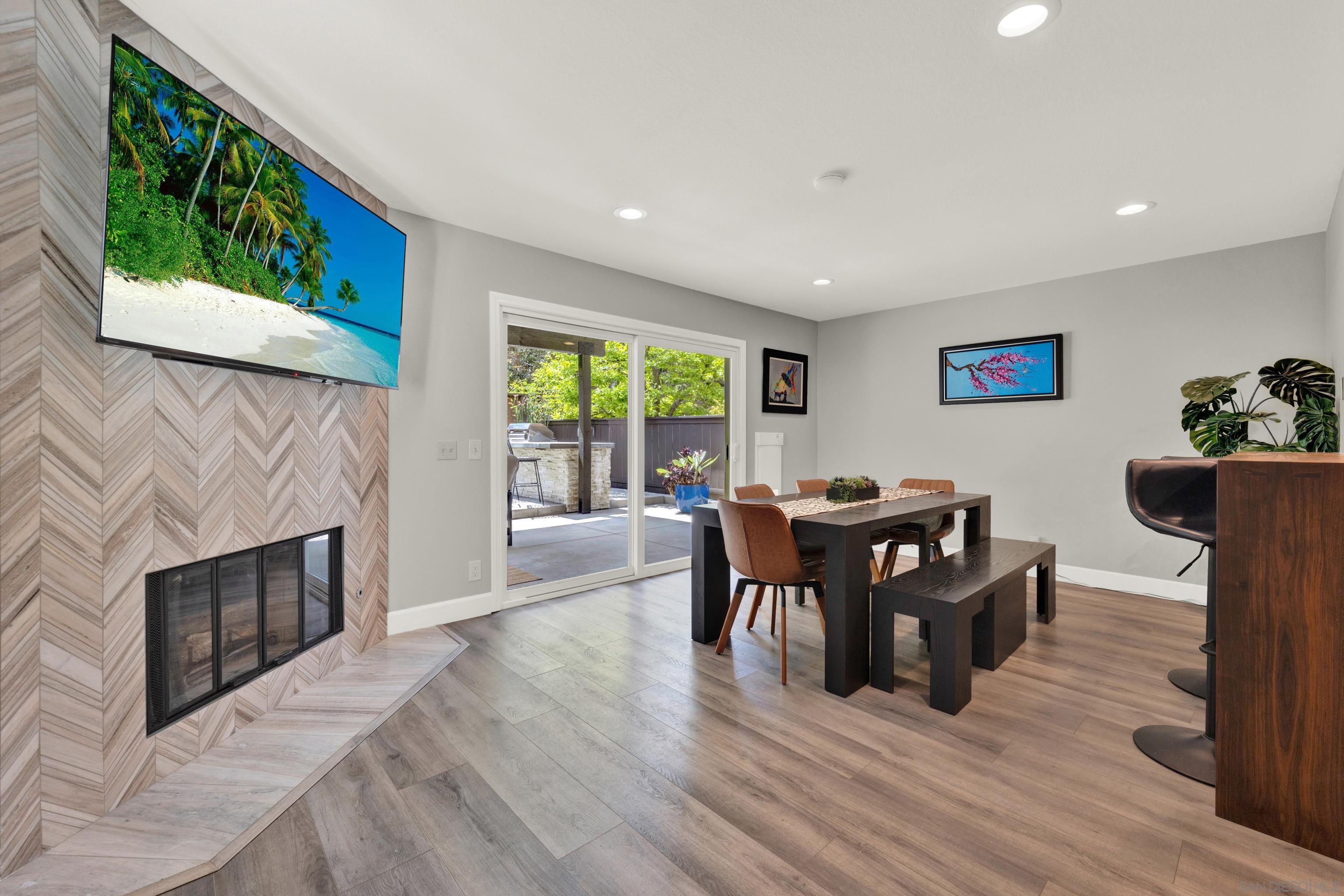 Detail Gallery Image 15 of 70 For 10961  Avenida De Los Lobos, San Diego,  CA 92127 - 4 Beds | 2/1 Baths