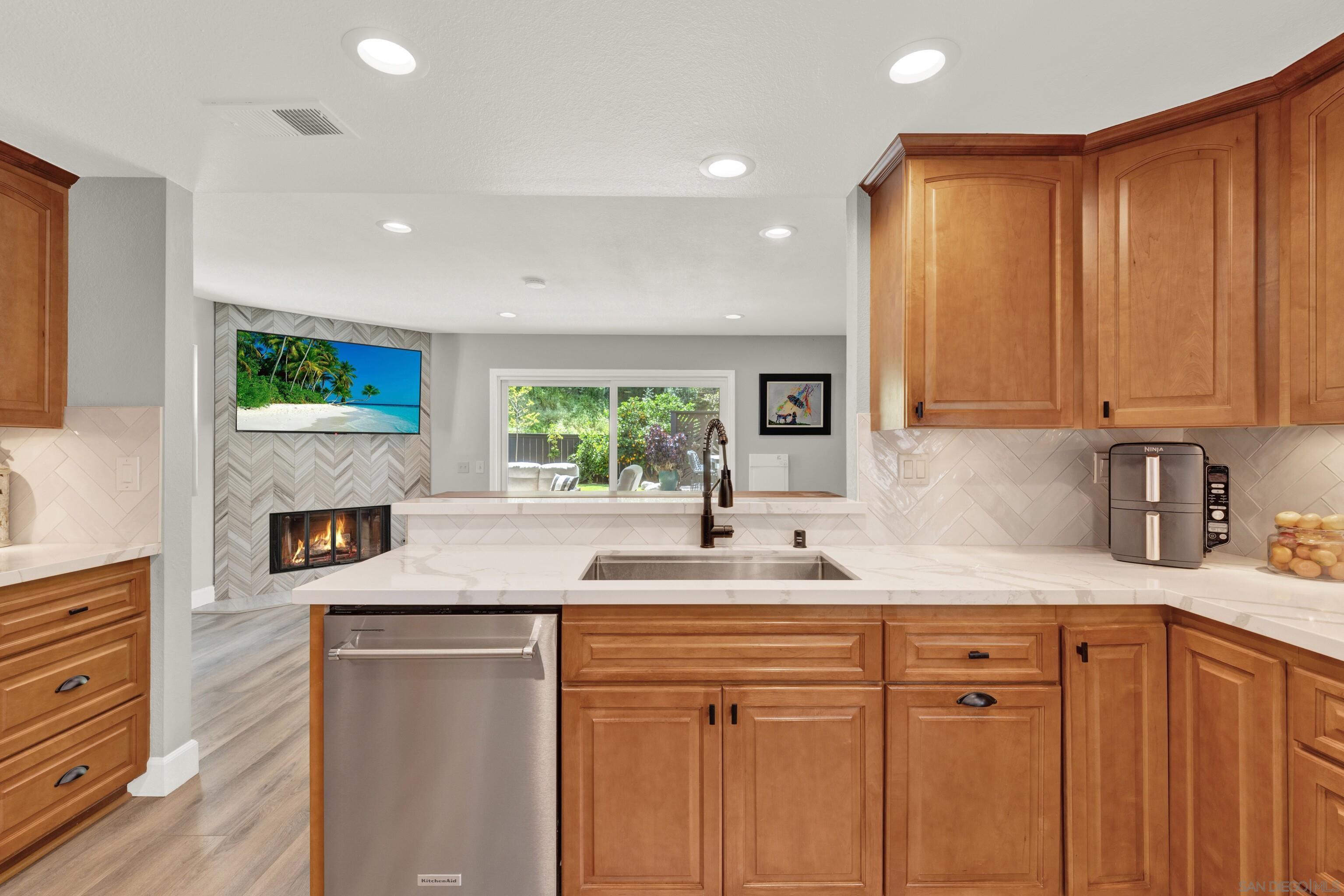 Detail Gallery Image 23 of 70 For 10961  Avenida De Los Lobos, San Diego,  CA 92127 - 4 Beds | 2/1 Baths