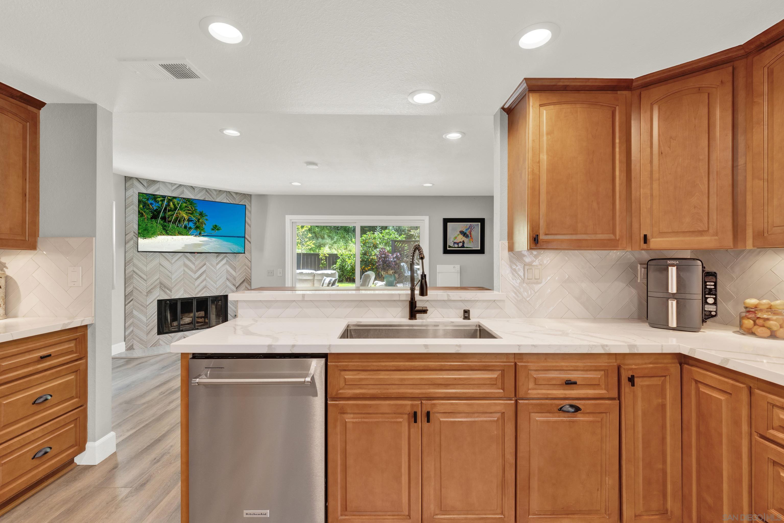 Detail Gallery Image 24 of 70 For 10961  Avenida De Los Lobos, San Diego,  CA 92127 - 4 Beds | 2/1 Baths