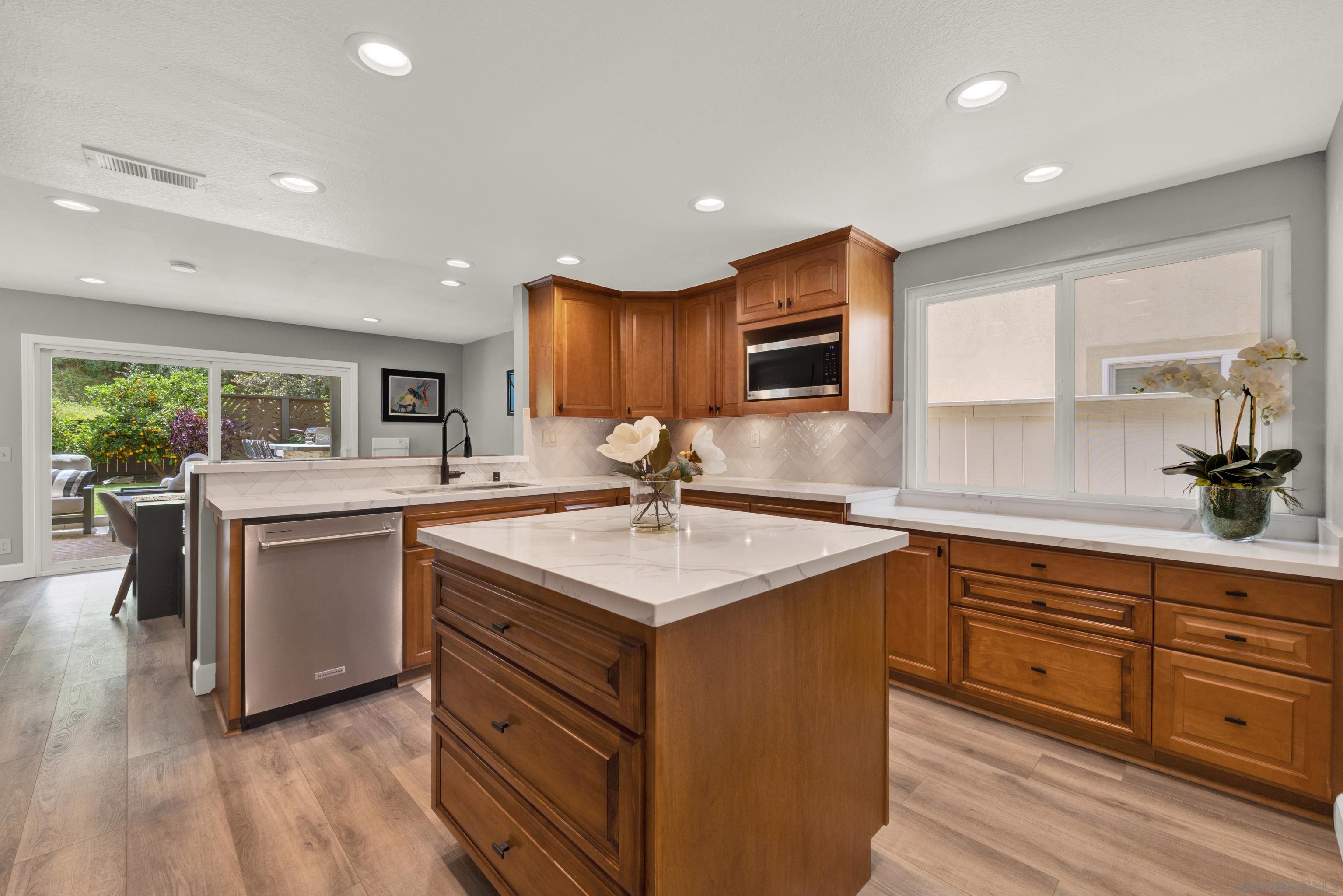 Detail Gallery Image 25 of 70 For 10961  Avenida De Los Lobos, San Diego,  CA 92127 - 4 Beds | 2/1 Baths
