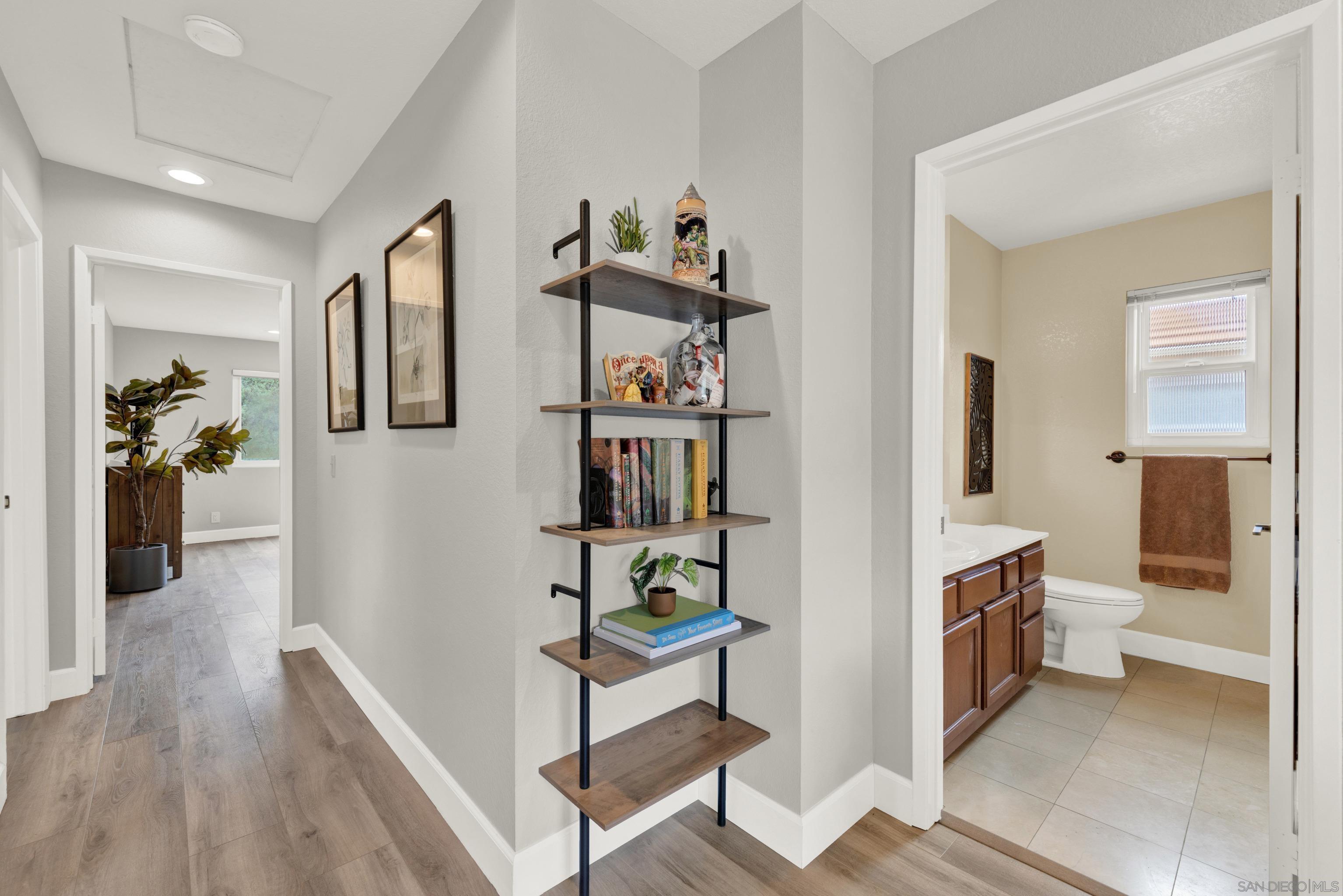 Detail Gallery Image 31 of 70 For 10961  Avenida De Los Lobos, San Diego,  CA 92127 - 4 Beds | 2/1 Baths