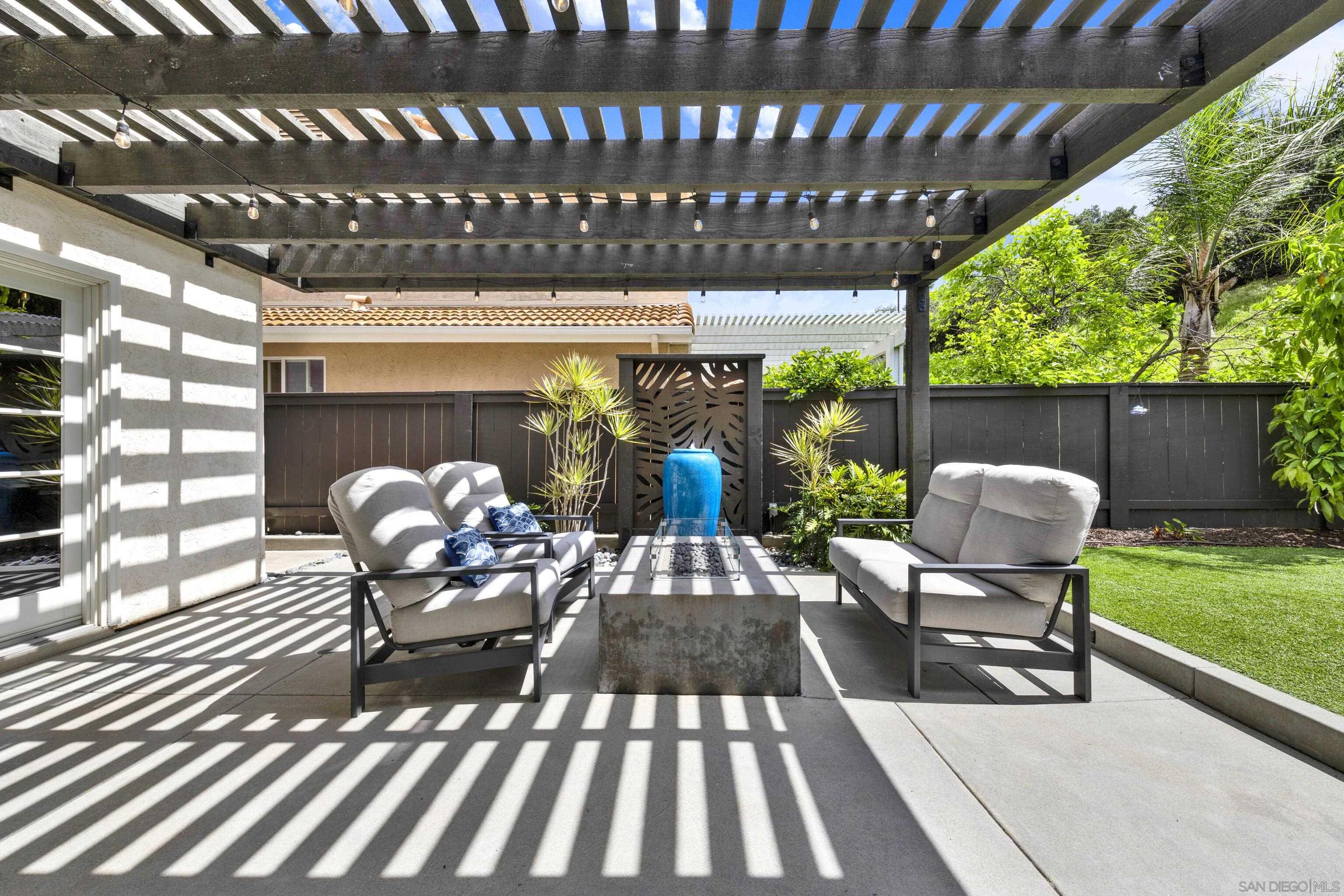 Detail Gallery Image 53 of 70 For 10961  Avenida De Los Lobos, San Diego,  CA 92127 - 4 Beds | 2/1 Baths