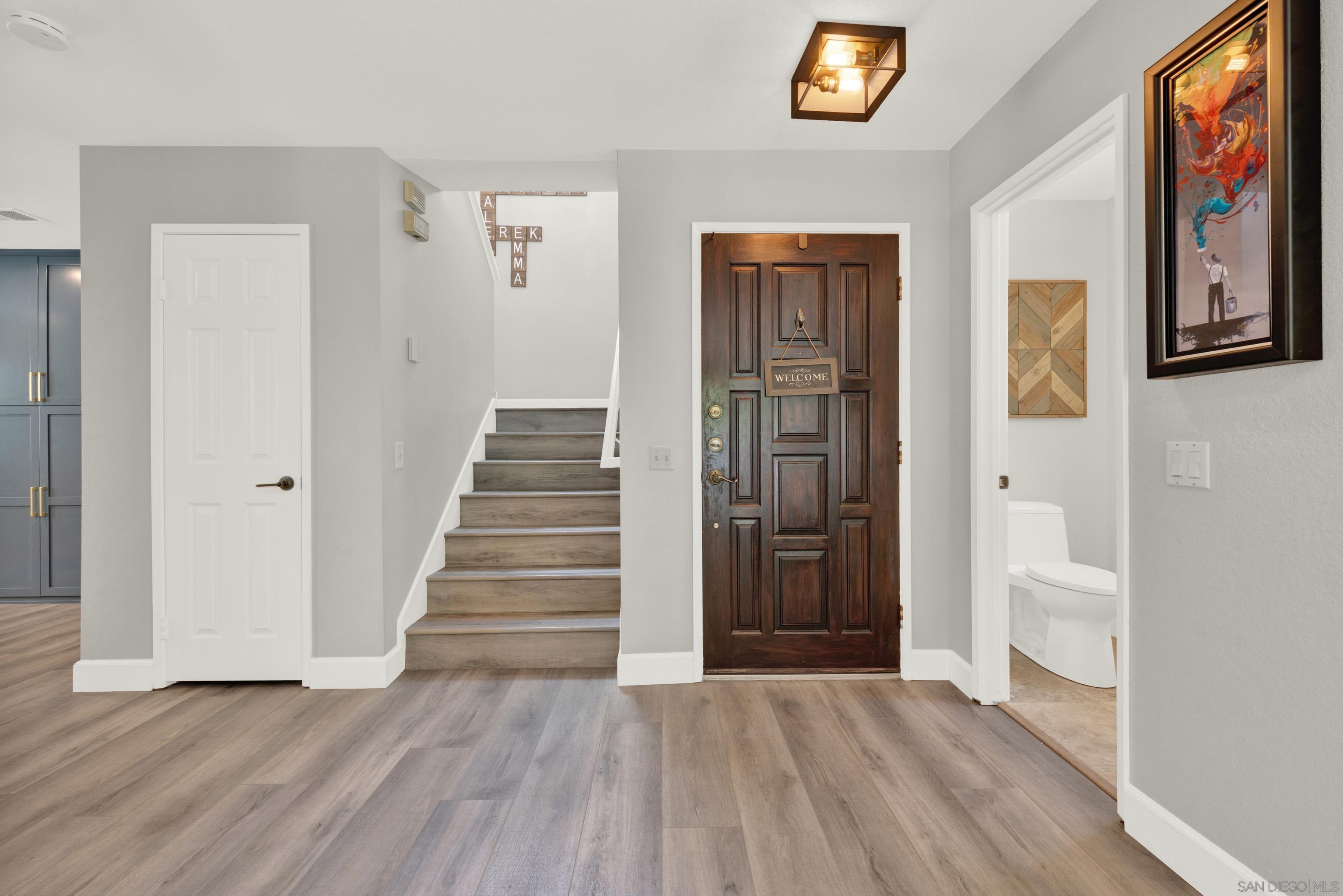 Detail Gallery Image 7 of 70 For 10961  Avenida De Los Lobos, San Diego,  CA 92127 - 4 Beds | 2/1 Baths