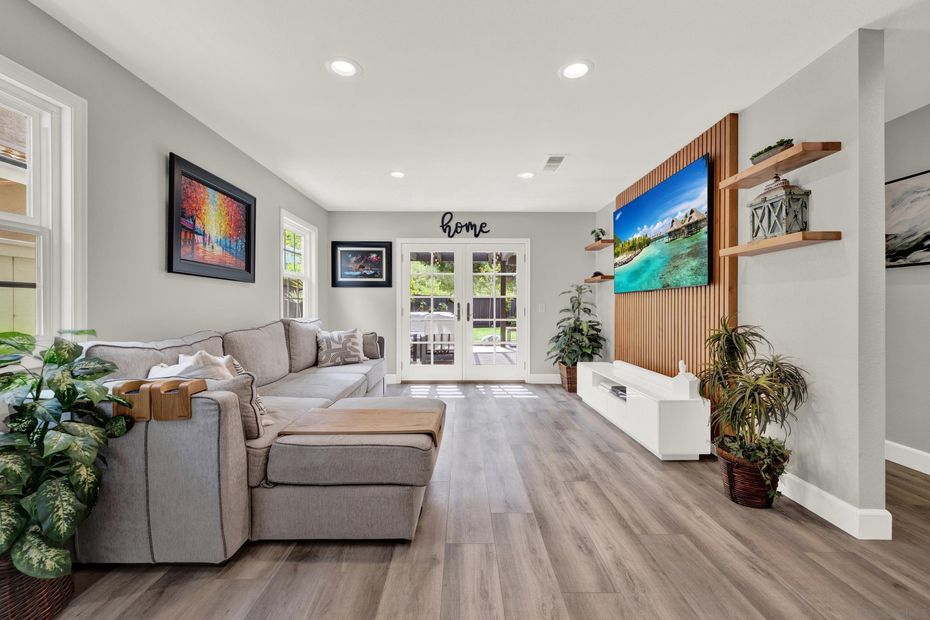 Detail Gallery Image 9 of 70 For 10961  Avenida De Los Lobos, San Diego,  CA 92127 - 4 Beds | 2/1 Baths