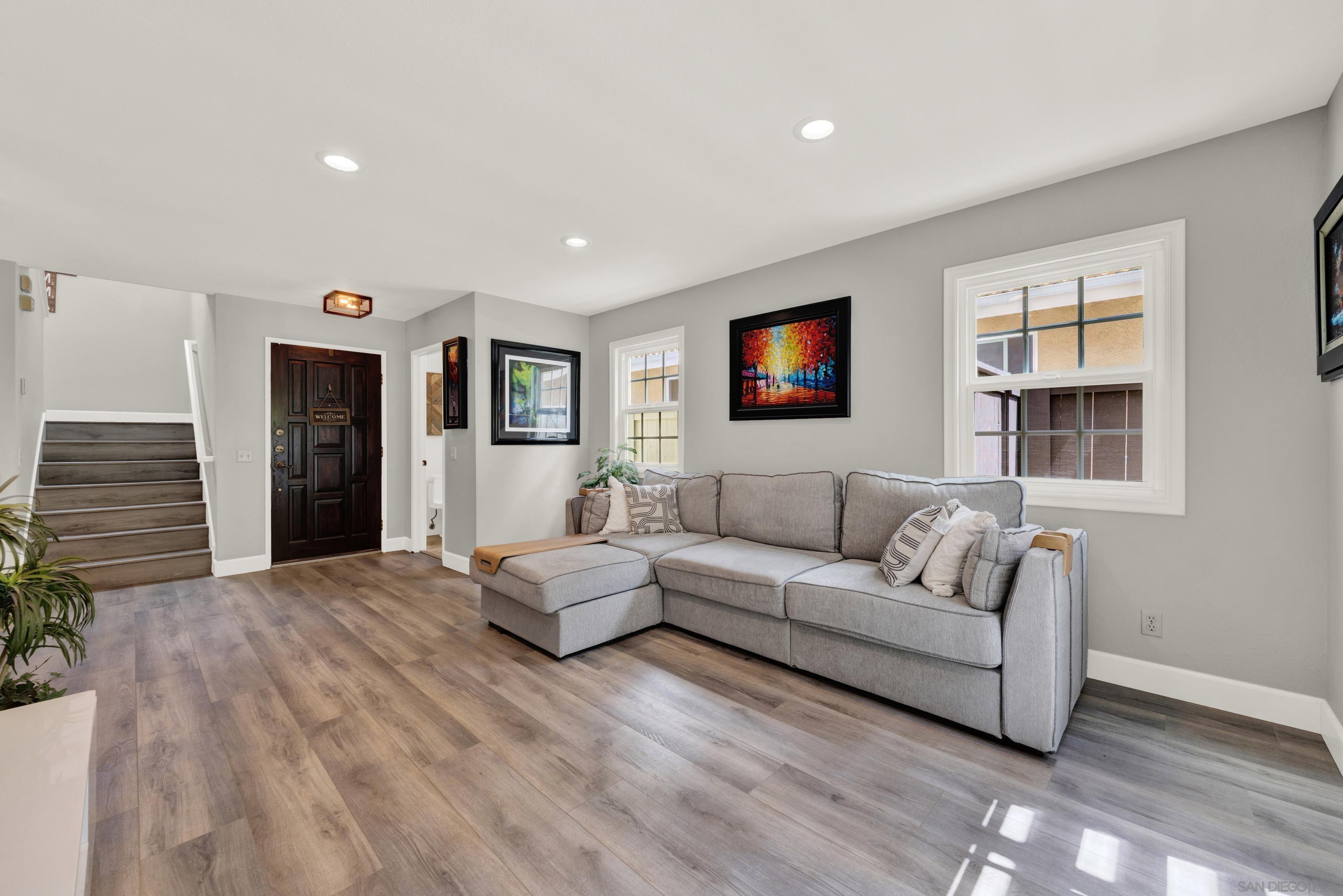 Detail Gallery Image 10 of 70 For 10961  Avenida De Los Lobos, San Diego,  CA 92127 - 4 Beds | 2/1 Baths