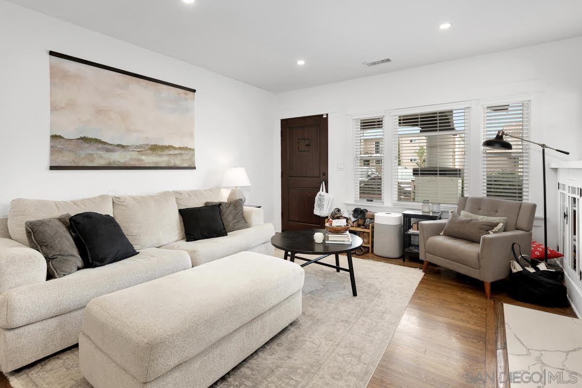 Detail Gallery Image 4 of 19 For 4486  Kansas St, San Diego,  CA 92116 - 2 Beds | 2 Baths