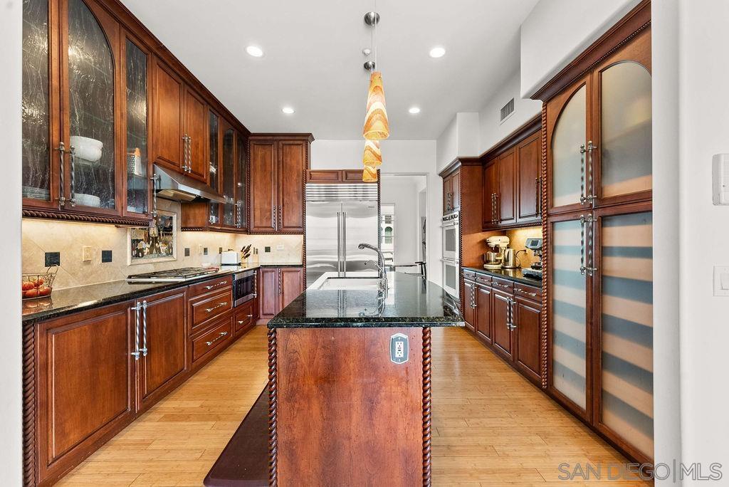 Detail Gallery Image 12 of 34 For 7157  Fay Ave, La Jolla,  CA 92037 - 3 Beds | 3/1 Baths