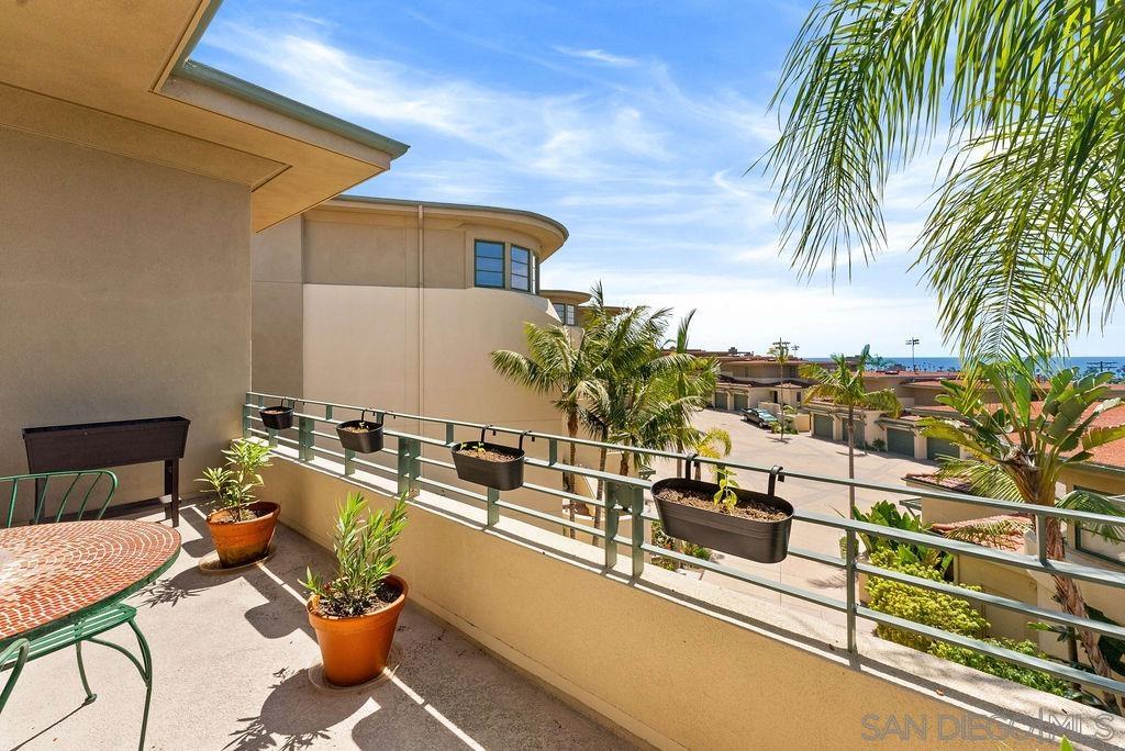 Detail Gallery Image 17 of 34 For 7157  Fay Ave, La Jolla,  CA 92037 - 3 Beds | 3/1 Baths