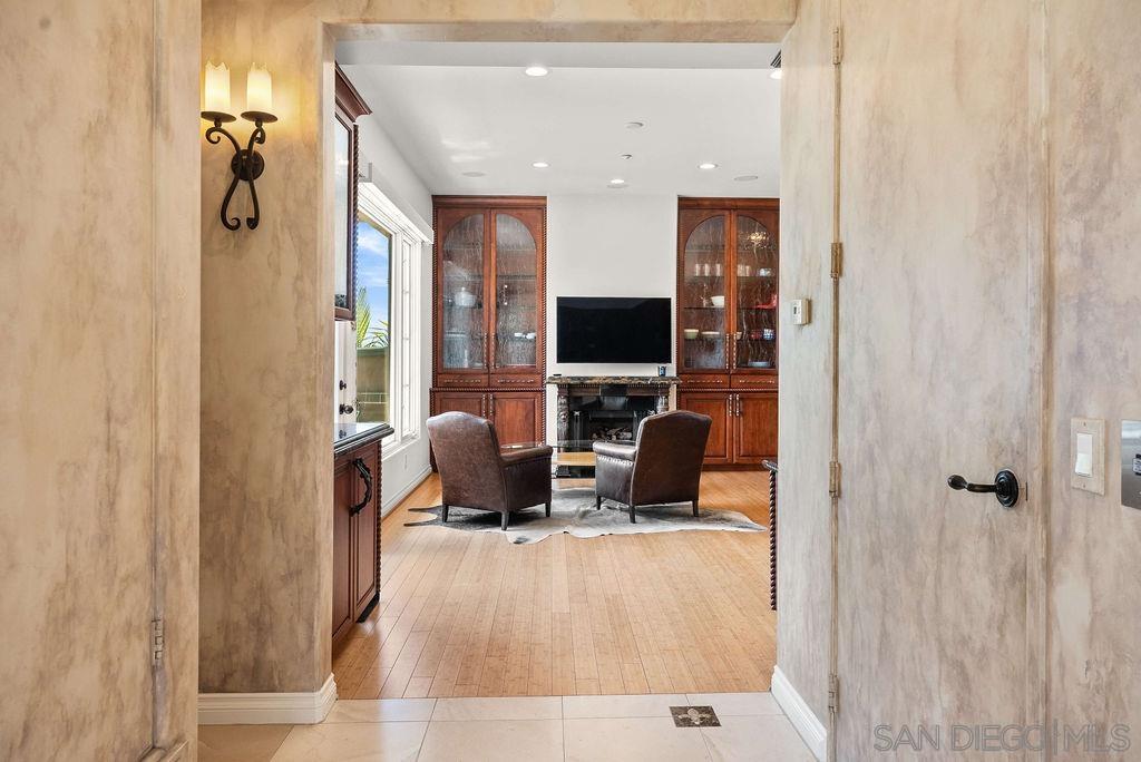 Detail Gallery Image 20 of 34 For 7157  Fay Ave, La Jolla,  CA 92037 - 3 Beds | 3/1 Baths