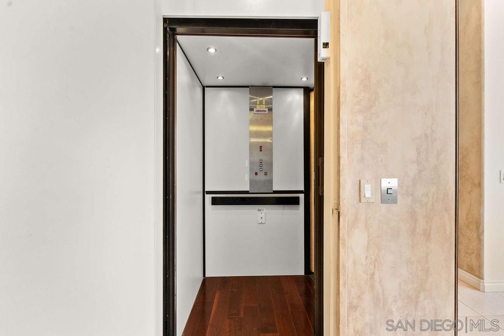 Detail Gallery Image 21 of 34 For 7157  Fay Ave, La Jolla,  CA 92037 - 3 Beds | 3/1 Baths