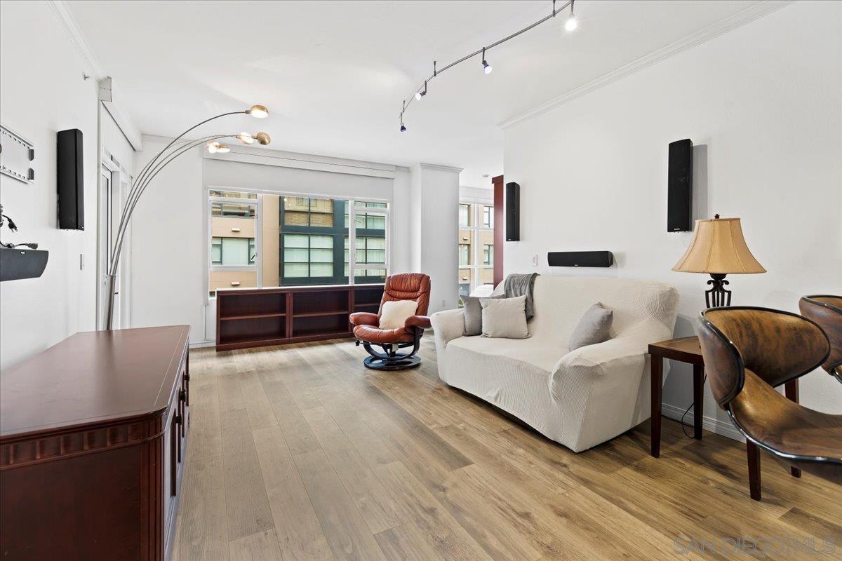 Front Image Thumbnail for SD260008060