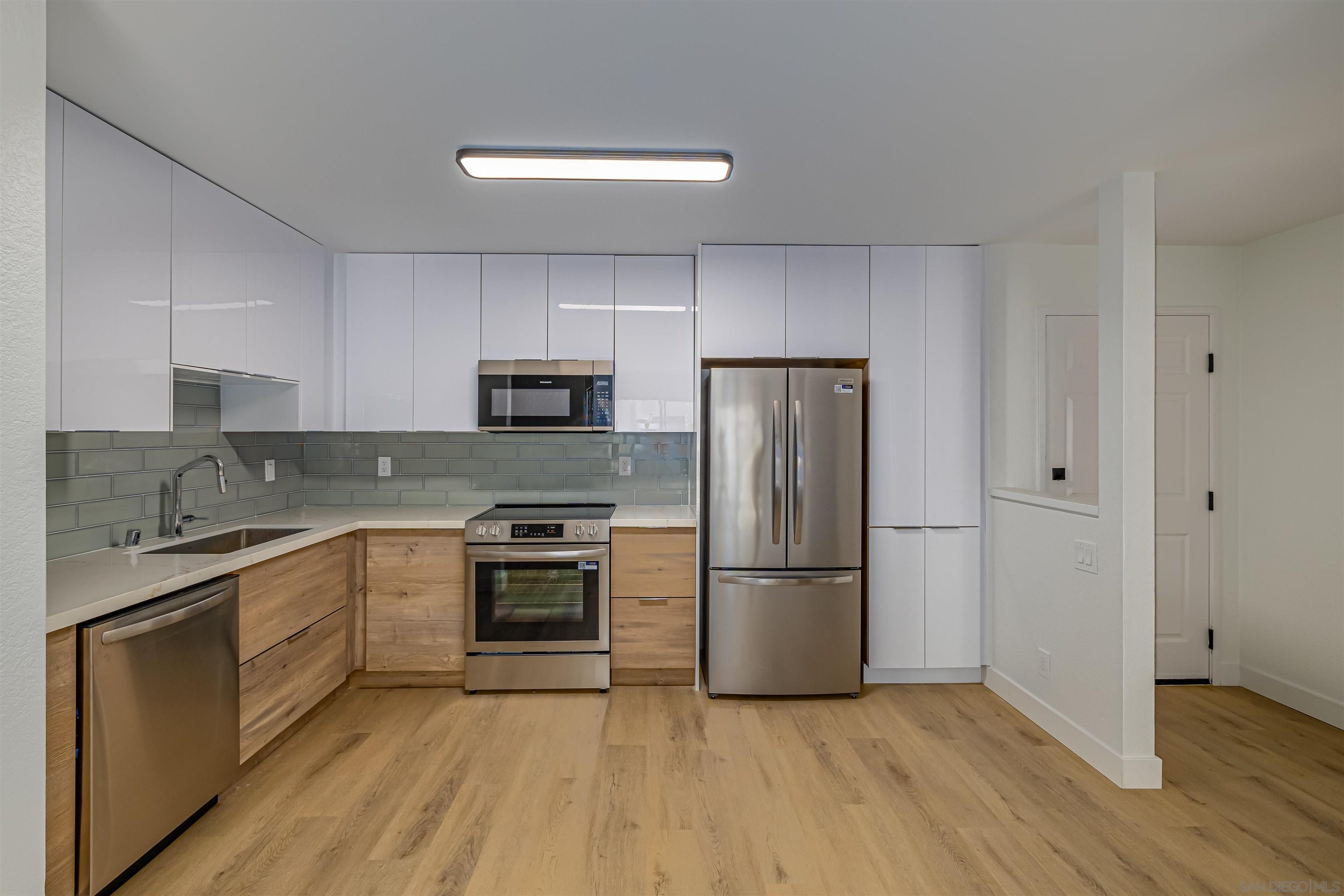 Detail Gallery Image 2 of 17 For 3020  Cowley Way  #104,  San Diego,  CA 92117 - 1 Beds | 1 Baths