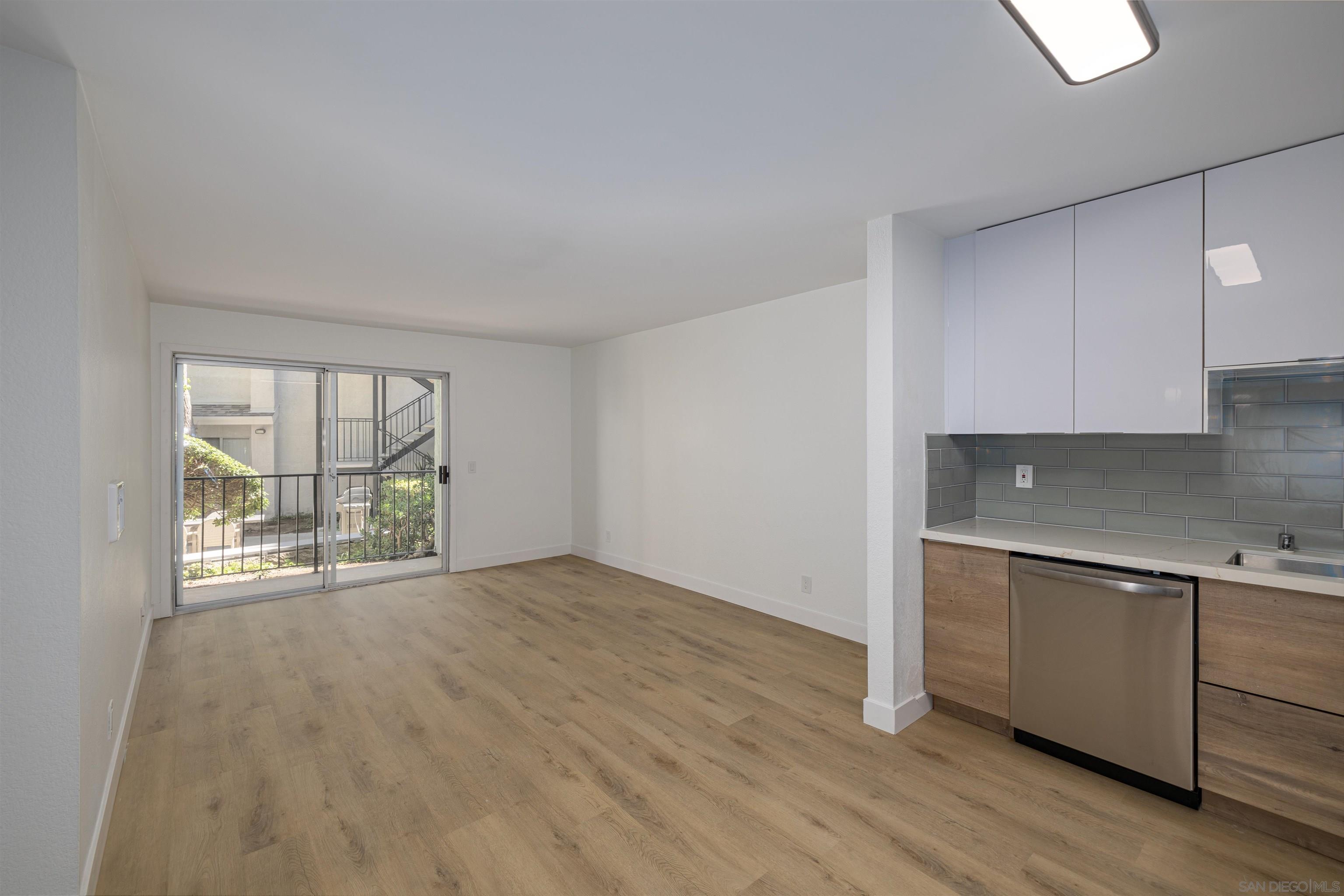 Detail Gallery Image 4 of 17 For 3020  Cowley Way  #104,  San Diego,  CA 92117 - 1 Beds | 1 Baths