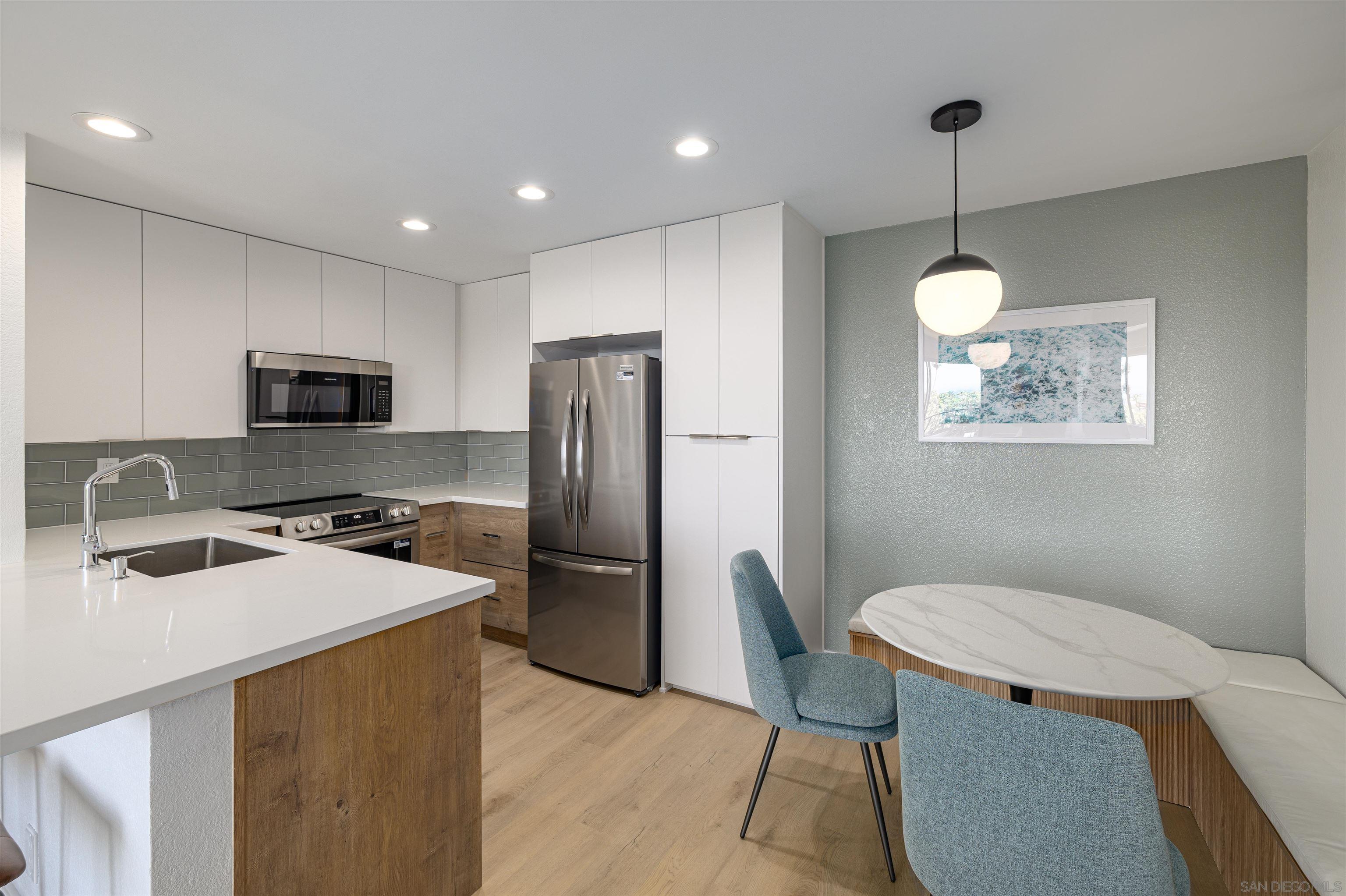 Detail Gallery Image 20 of 27 For 3020  Cowley Way  #208,  San Diego,  CA 92117 - 2 Beds | 2 Baths