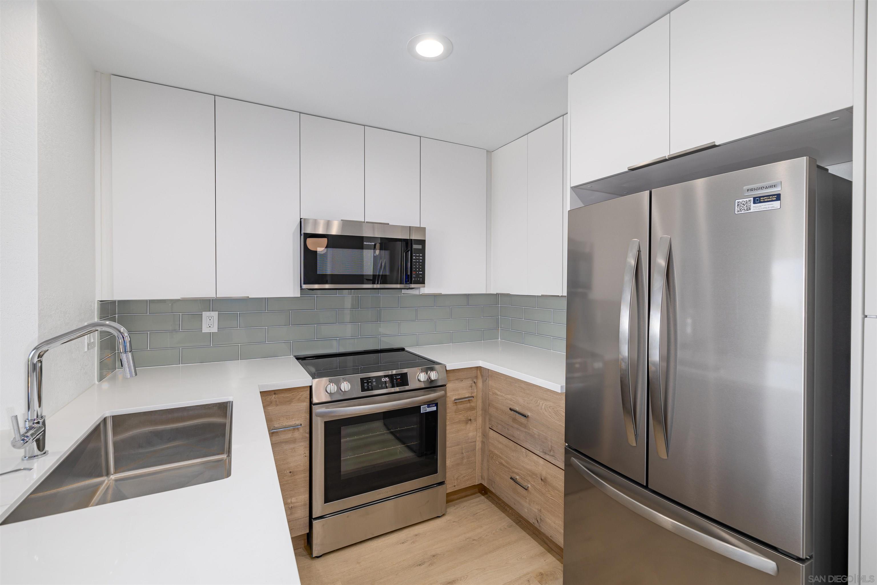 Detail Gallery Image 3 of 27 For 3020  Cowley Way  #208,  San Diego,  CA 92117 - 2 Beds | 2 Baths