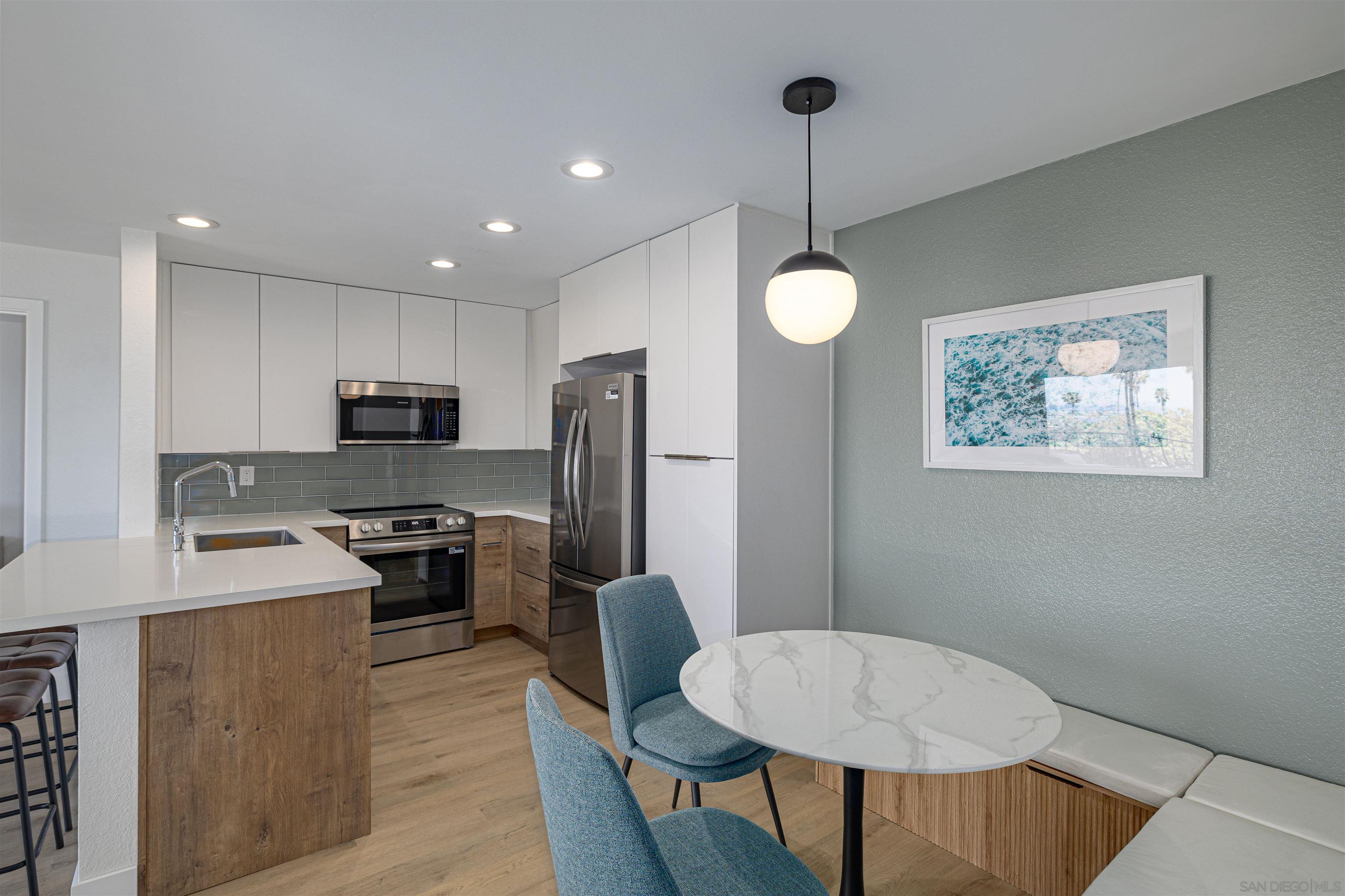 Detail Gallery Image 4 of 27 For 3020  Cowley Way  #208,  San Diego,  CA 92117 - 2 Beds | 2 Baths