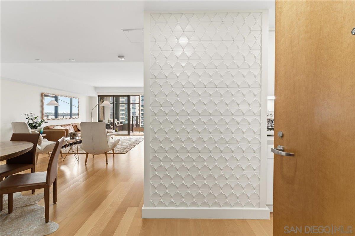 Detail Gallery Image 2 of 42 For 645  Front St  #1215,  San Diego,  CA 92101 - 3 Beds | 3 Baths