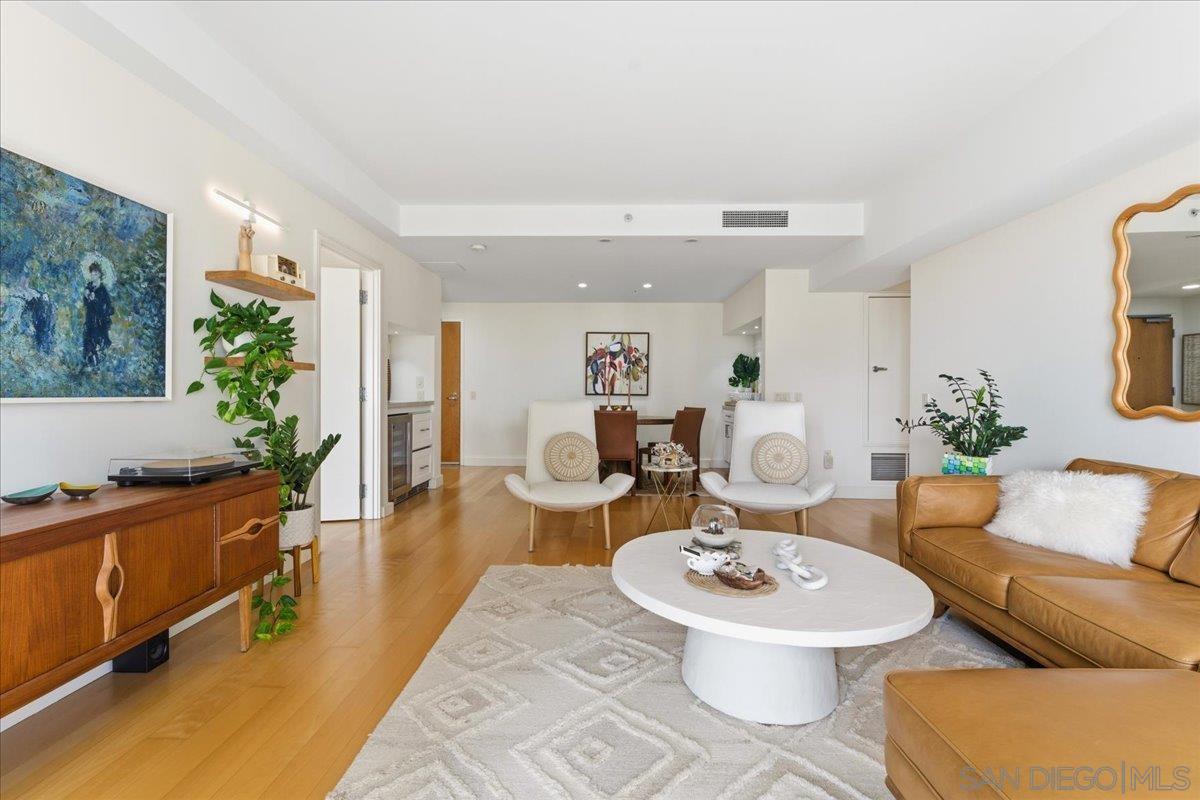 Detail Gallery Image 11 of 42 For 645  Front St  #1215,  San Diego,  CA 92101 - 3 Beds | 3 Baths