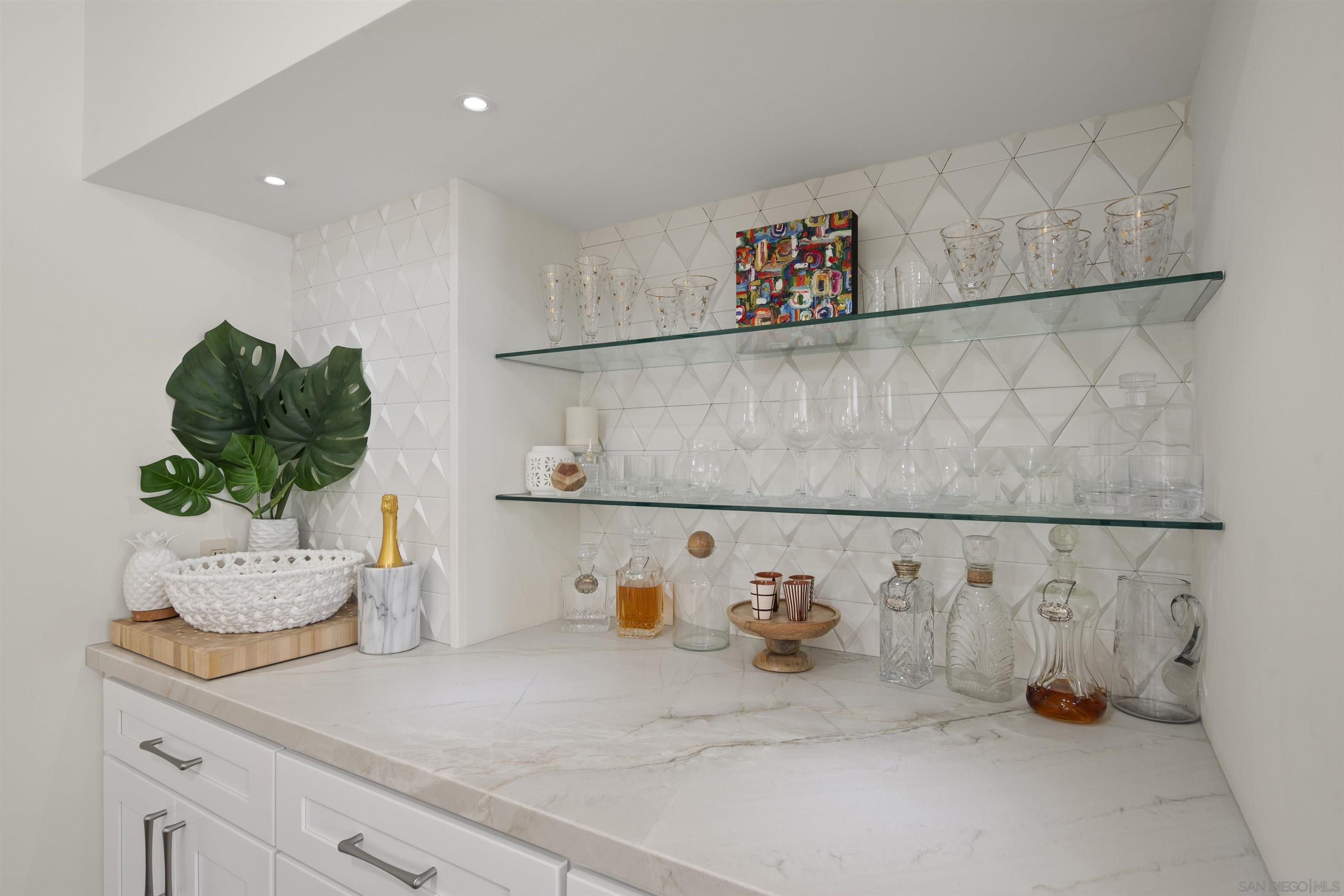 Detail Gallery Image 16 of 42 For 645  Front St  #1215,  San Diego,  CA 92101 - 3 Beds | 3 Baths