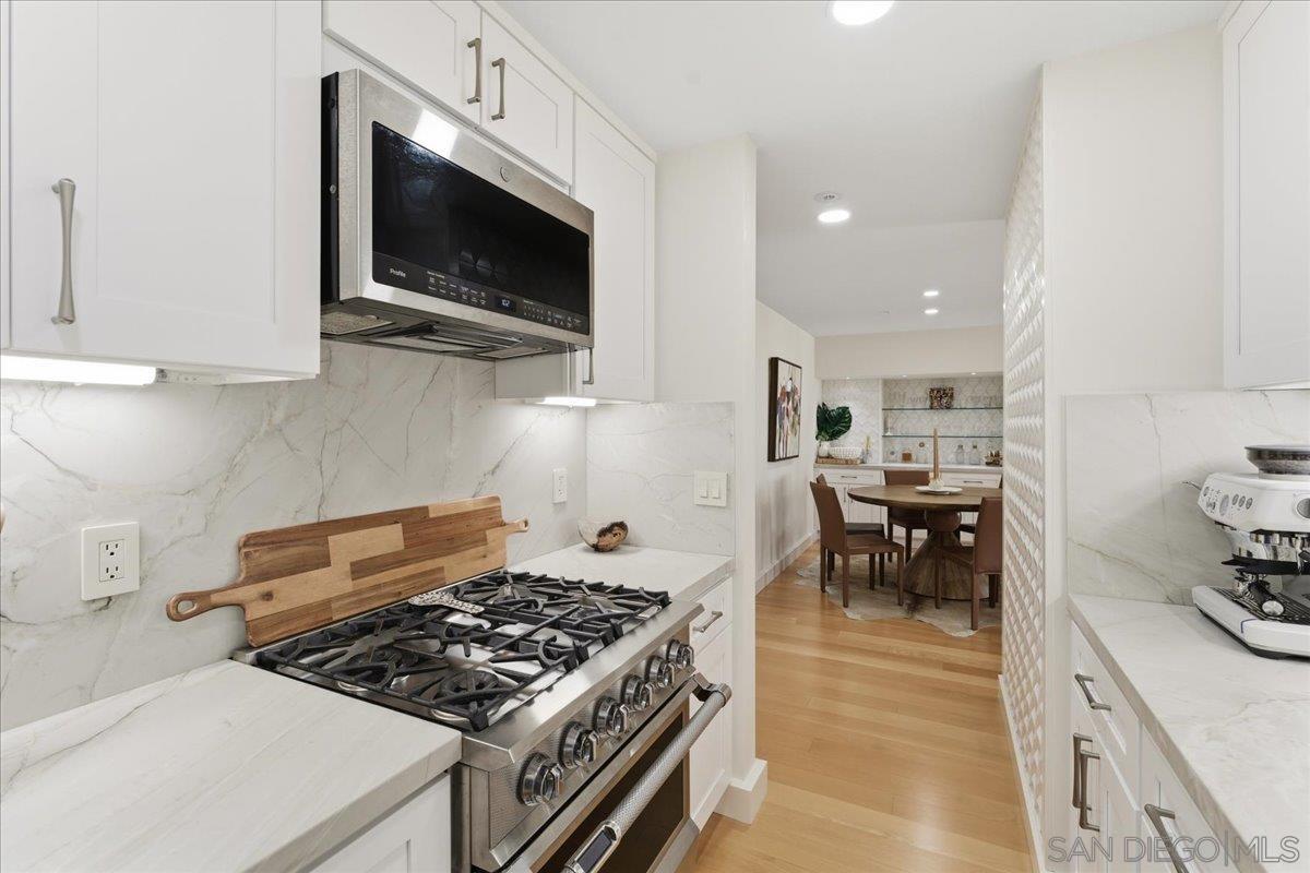 Detail Gallery Image 5 of 42 For 645  Front St  #1215,  San Diego,  CA 92101 - 3 Beds | 3 Baths